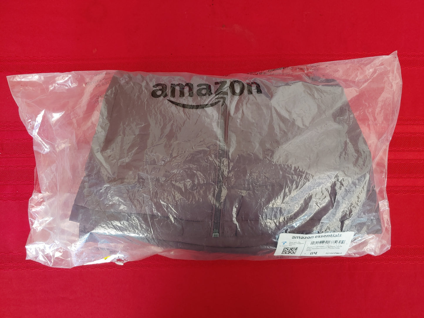 Chamarra ligera resistente al agua para mujer (Talla S) - Amazon Essentials (Nuevo)