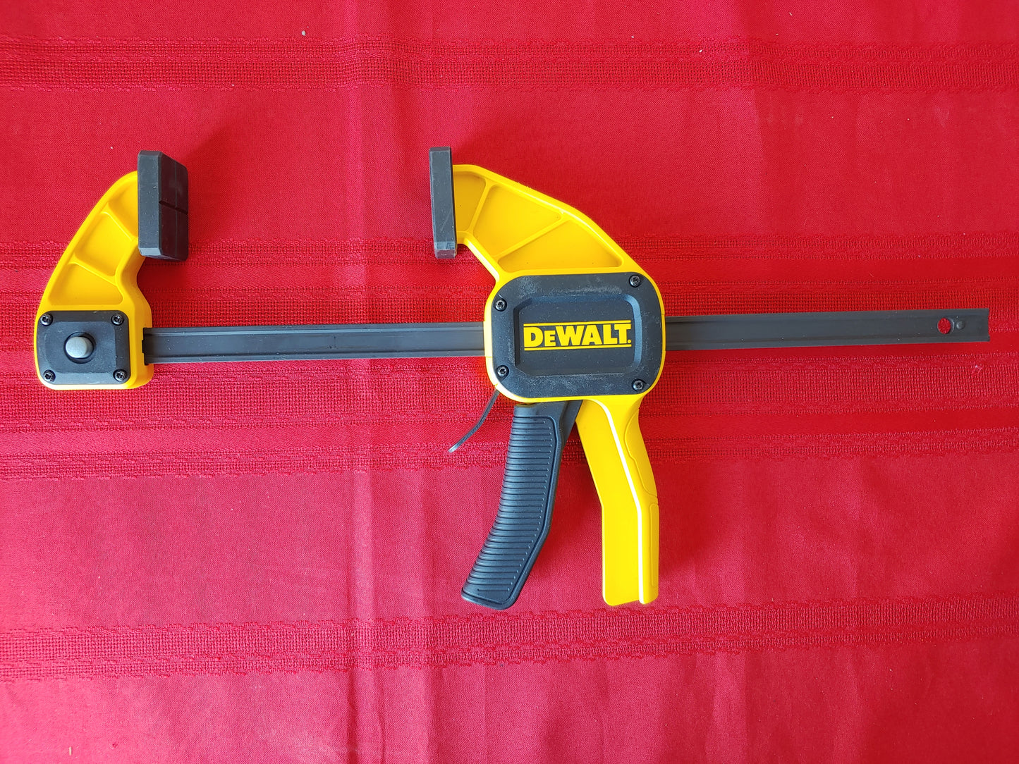 Clamp de sujeción 12 pulgadas - DEWALT (Nuevo)