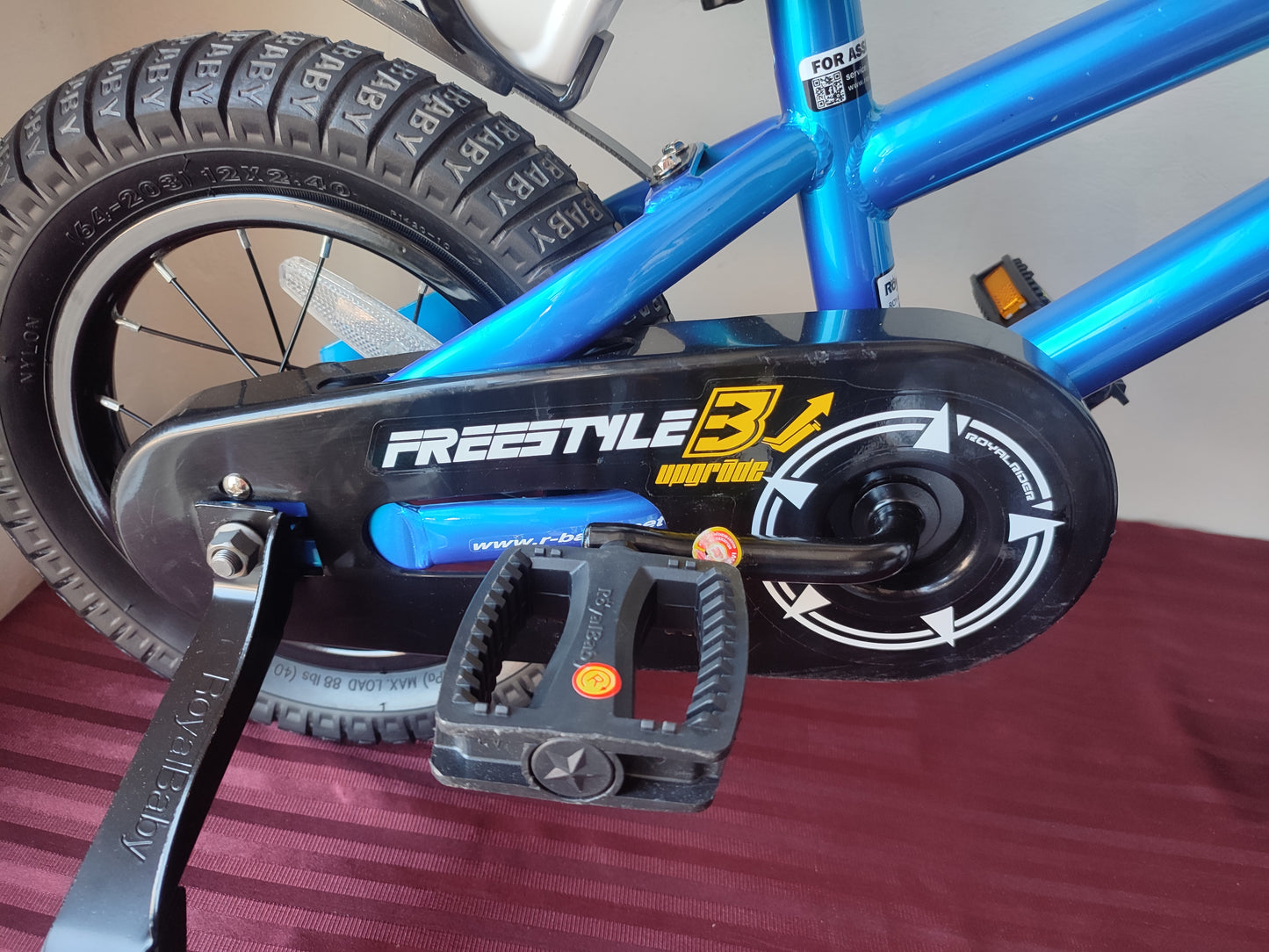 Bicicleta para niños Freestyle 12" de color azul - Royal Baby (Nuevo, sin caja)