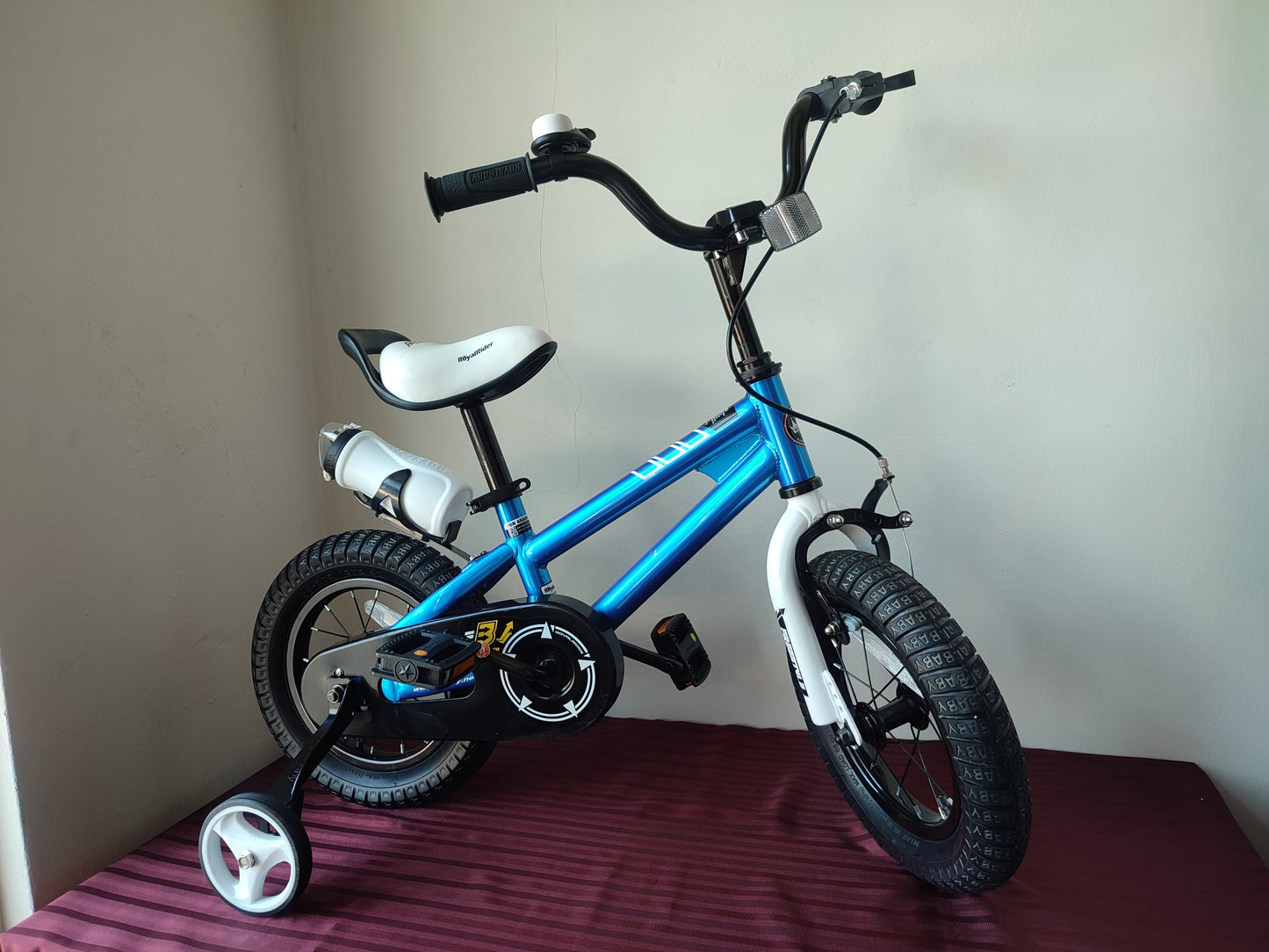 Bicicleta para niños Freestyle 12" de color azul - Royal Baby (Nuevo, sin caja)