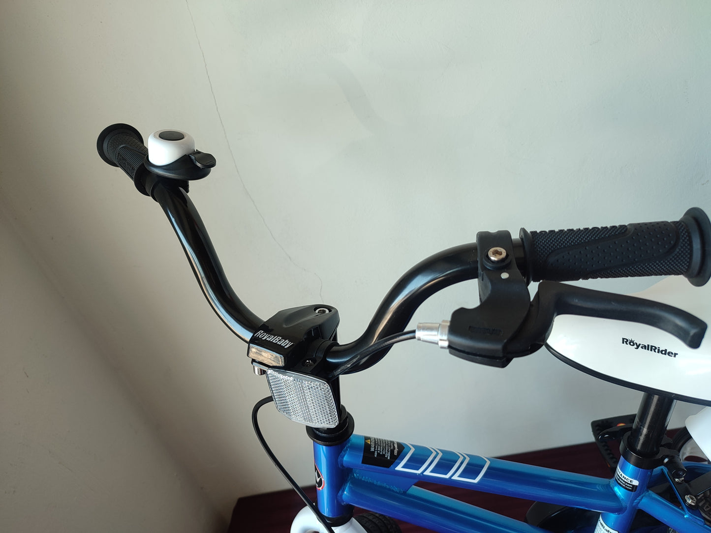Bicicleta para niños Freestyle 12" de color azul - Royal Baby (Nuevo, sin caja)