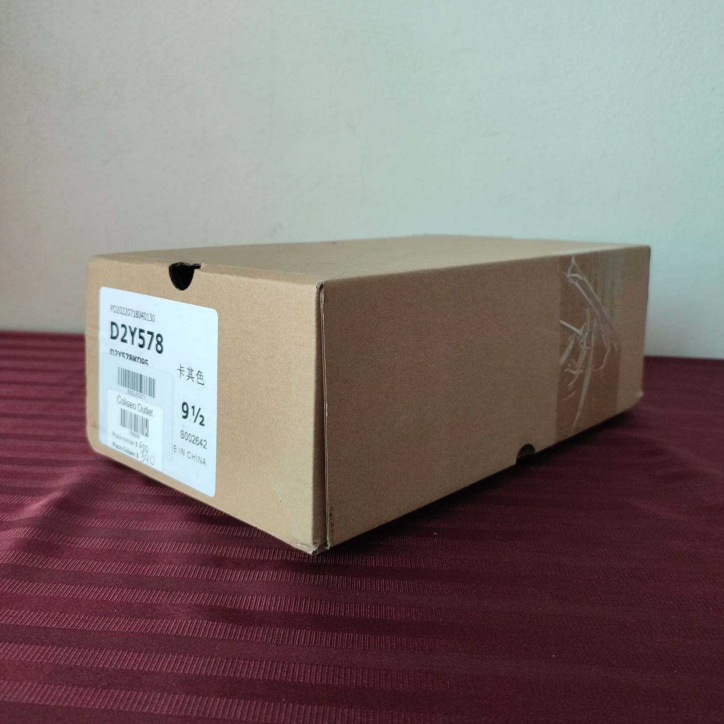 Zapatillas color caqui talla 9 1/2 US (26.5 cm) - (Nuevo)