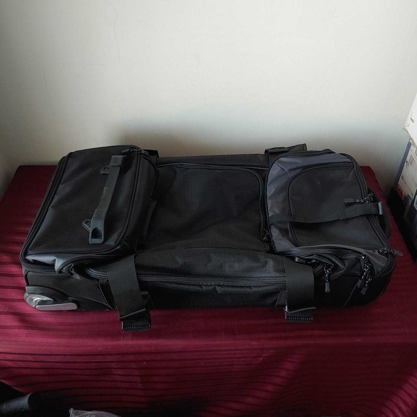 Maleta para equipaje de viaje Ripstop con ruedas de 30" - Amazon Basics (Nuevo)