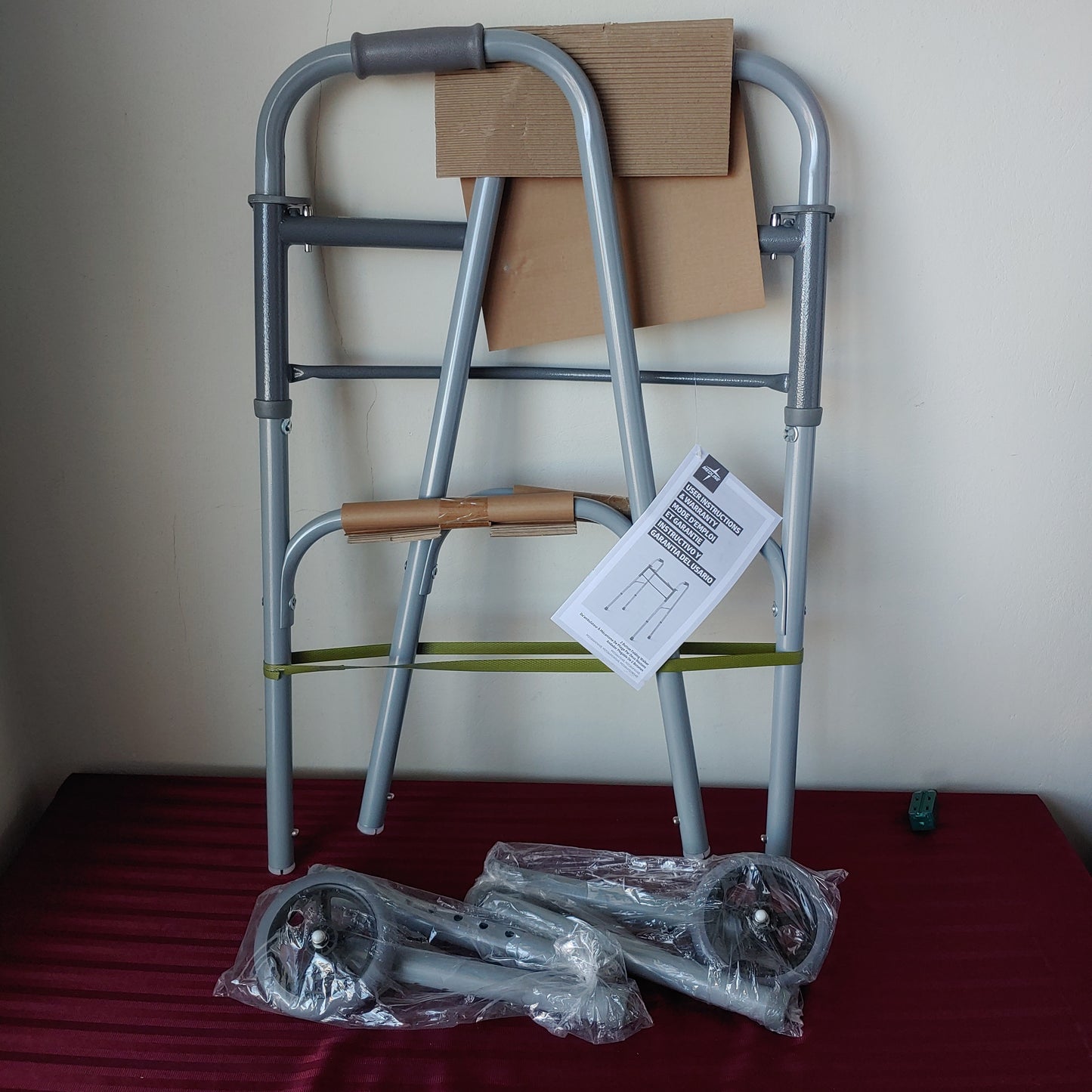 Caminadora/andadora con ruedas de 5" plegable y ligera - Guardian (Nuevo, caja abierta)