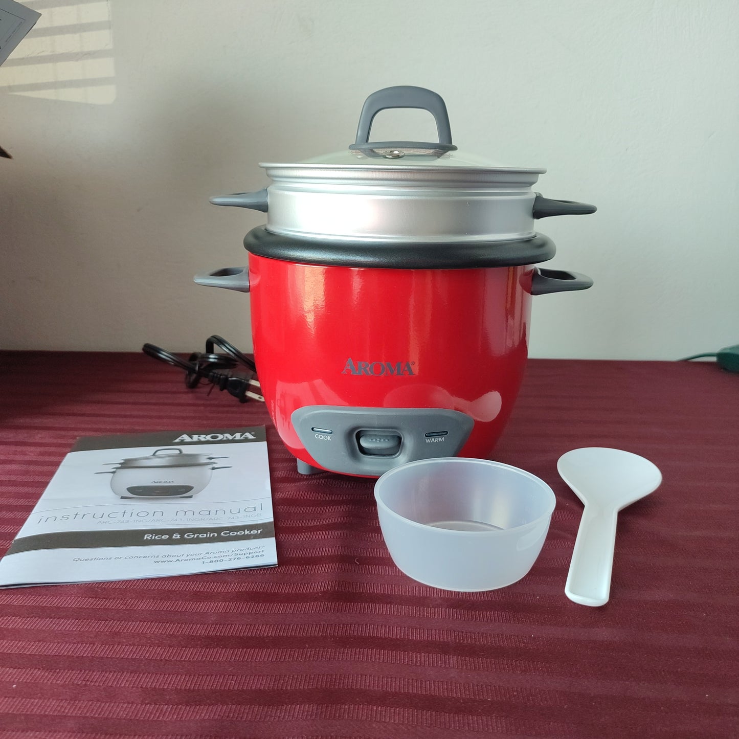 Arrocera y vaporera color rojo de 6 tazas de arroz cocido - Aroma (Nuevo, caja abierta)