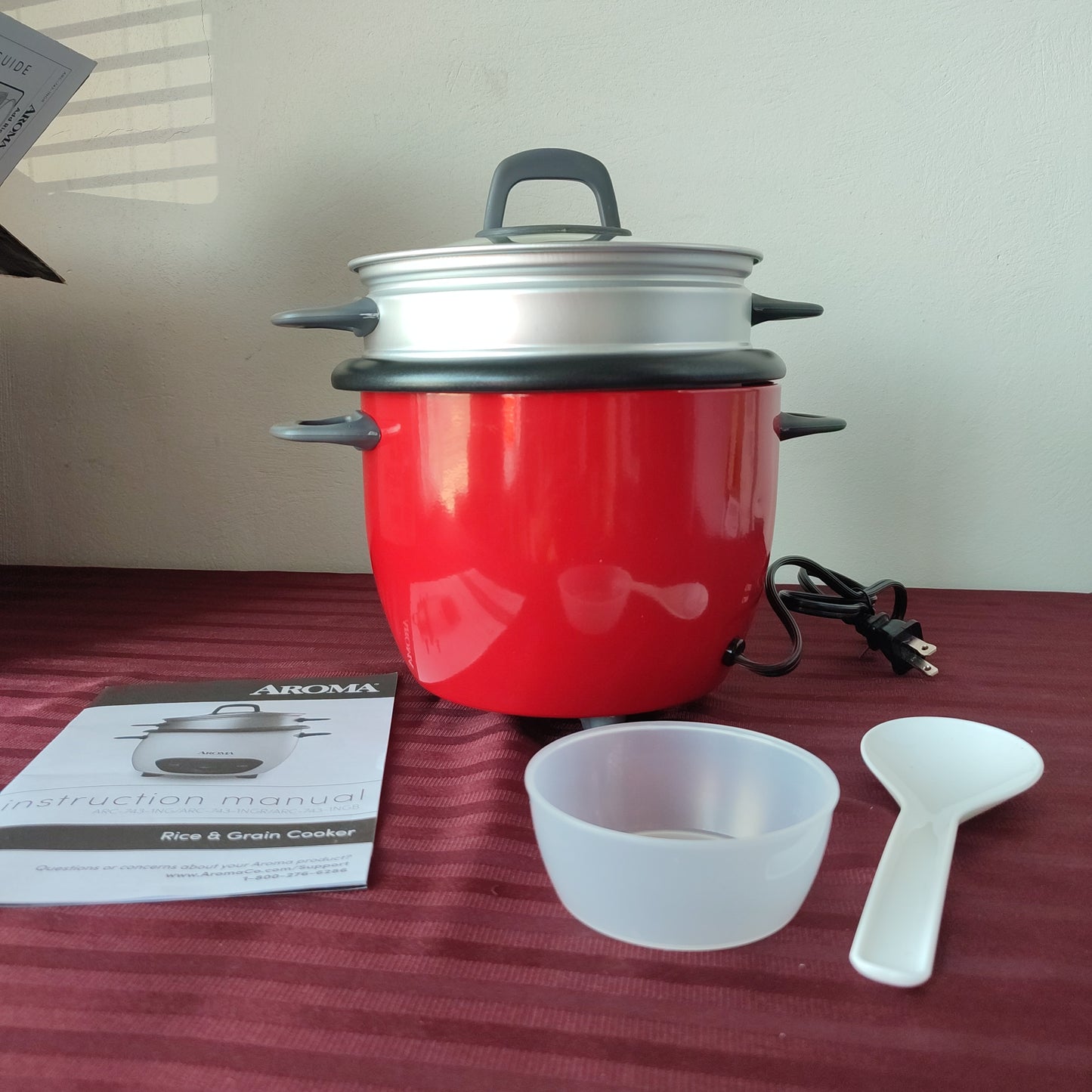 Arrocera y vaporera color rojo de 6 tazas de arroz cocido - Aroma (Nuevo, caja abierta)