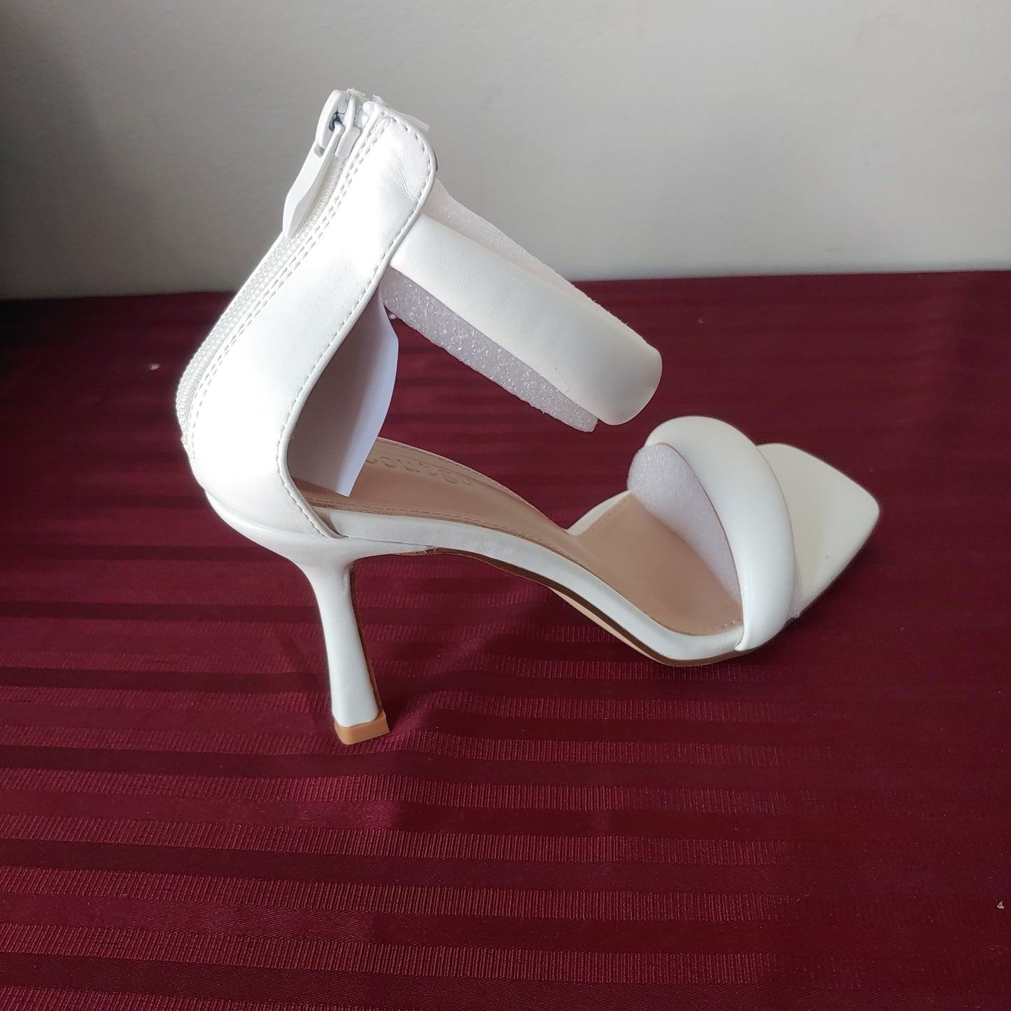 Zapatillas color blanco talla 8 1/2 US (25.5cm) - Coutgo (Nuevo)