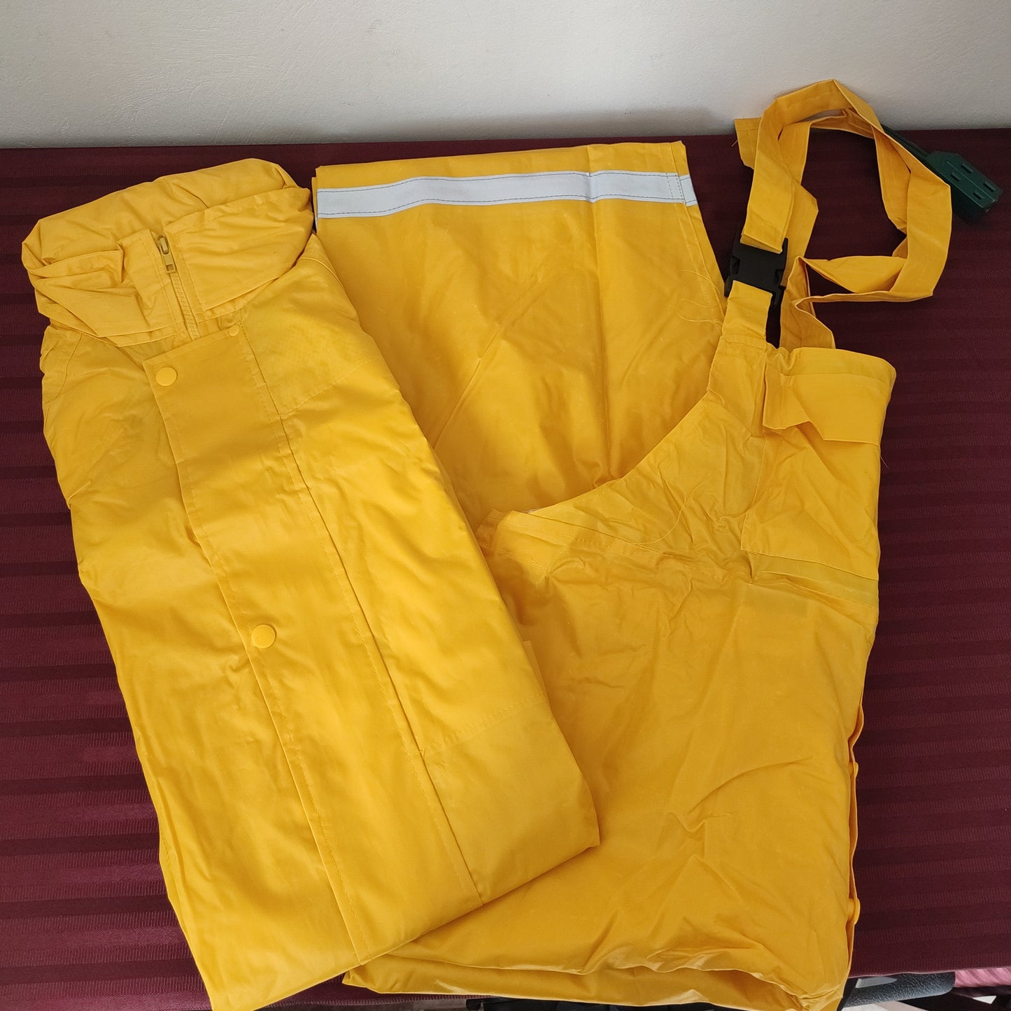 Impermeable de 3 piezas varias tallas (Nuevo)