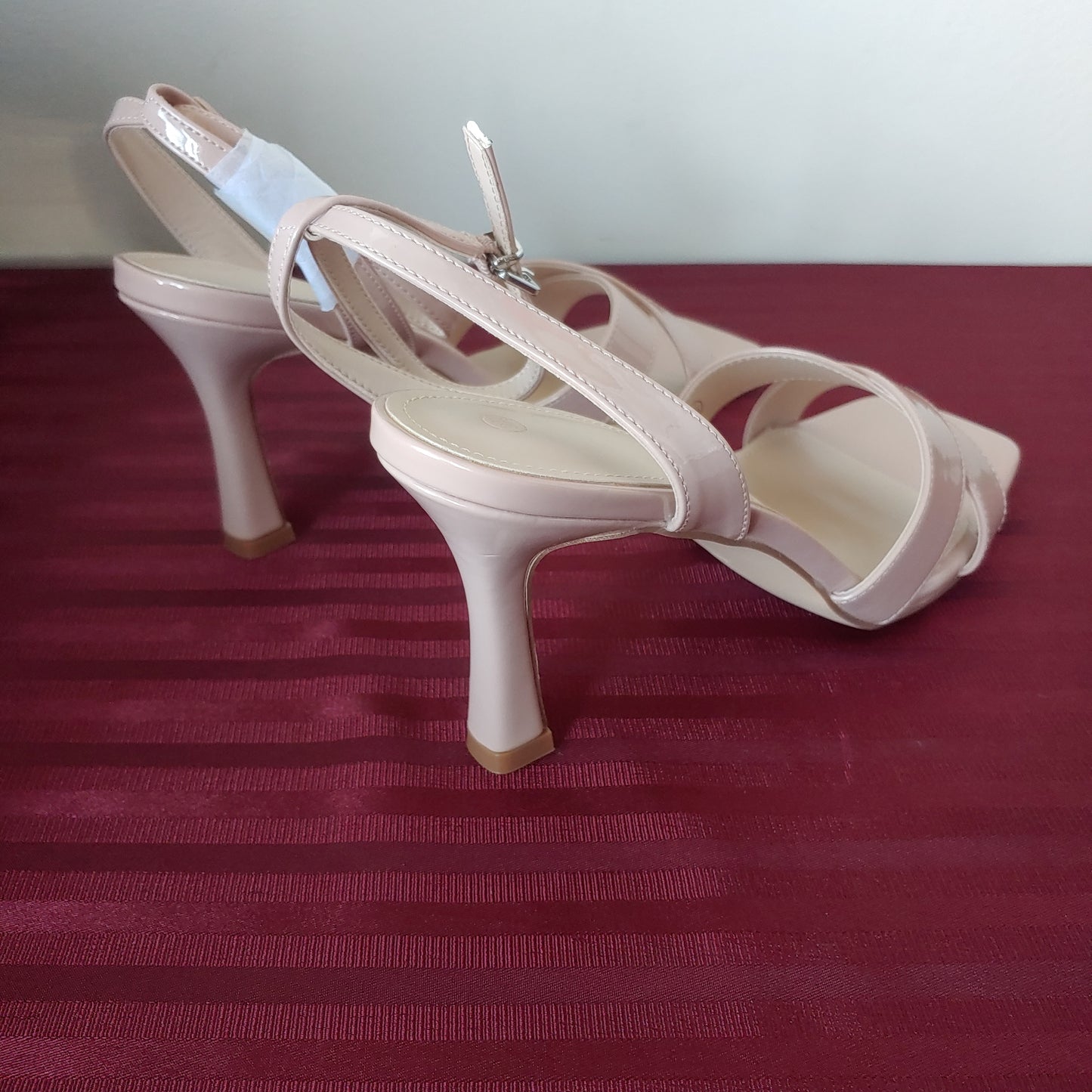 Zapatillas color nude varias tallas - (Nuevo)