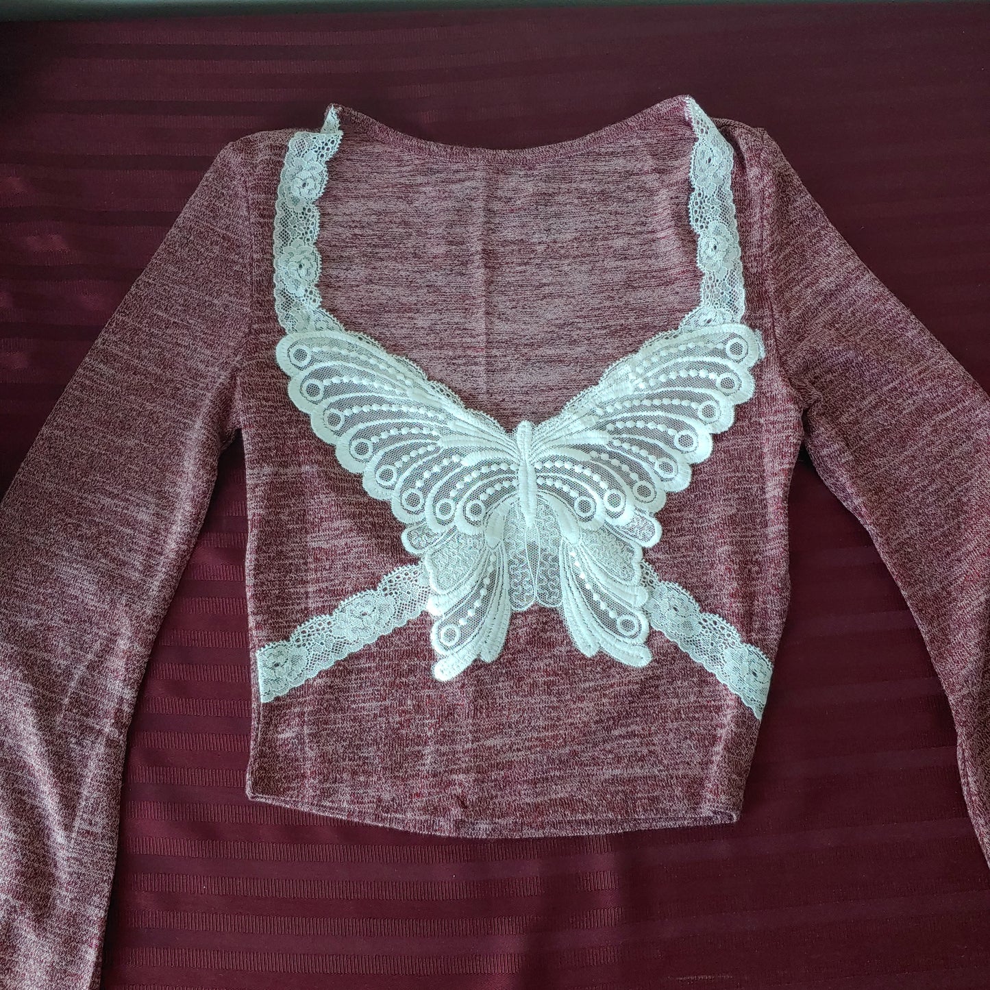 Blusa top manga larga color guinda con blanco talla XS (Nuevo)