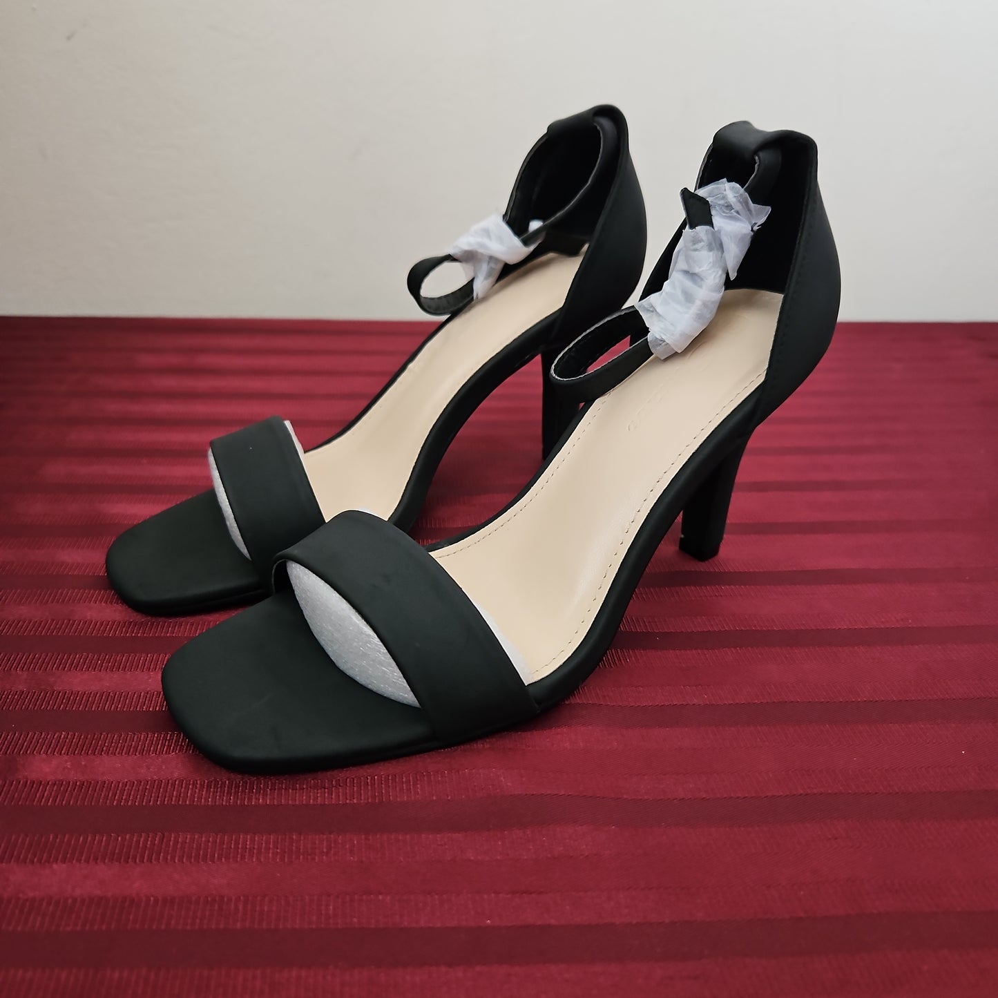 Zapatillas color negro talla 5 1/2 US (22.5 cm) - Ermonn (Nuevo)