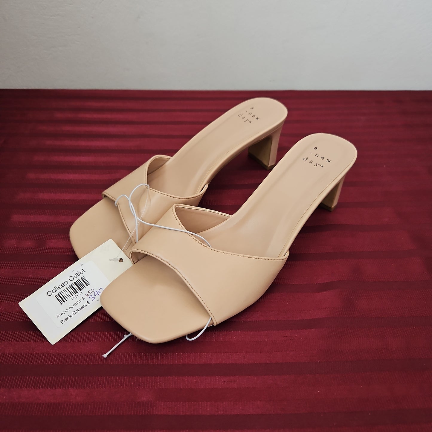 Zapatillas color nude talla 8 US (25 cm) - (Nuevo)