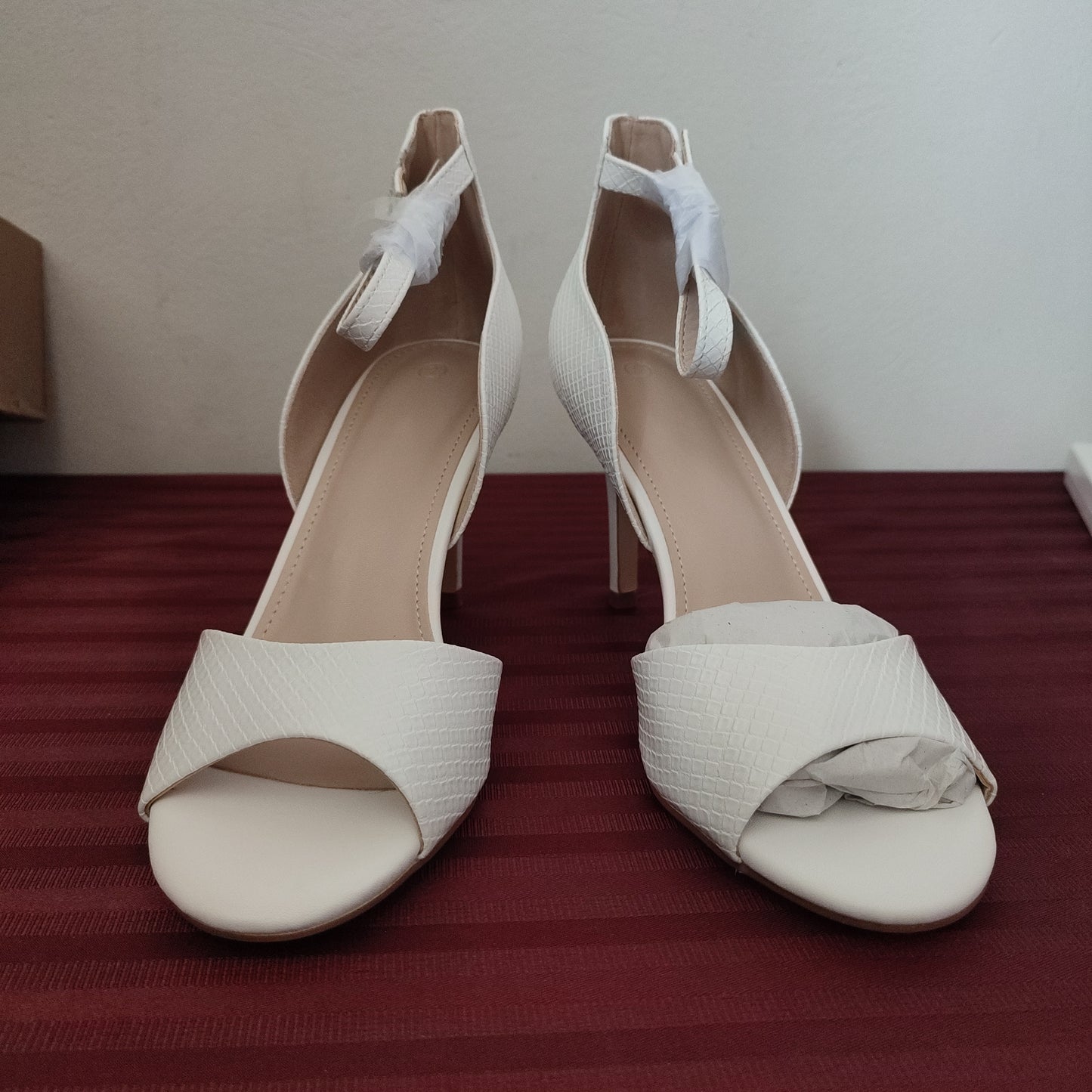 Zapatillas color blanco talla 7 1/2 US (24.5 cm) - Coutgo (Nuevo)