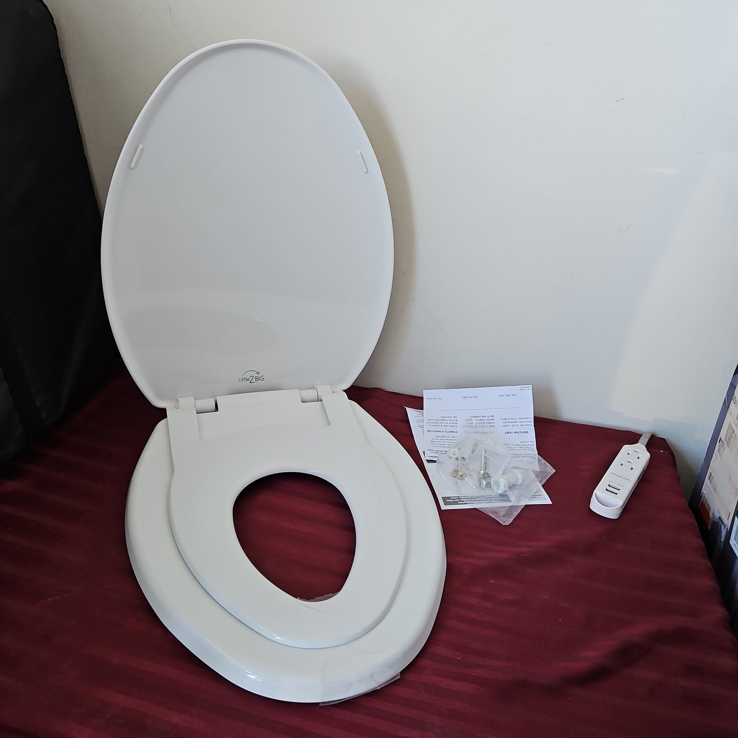 Asiento de inodoro con asiento de entrenamiento integrado - BEMIS Mayfair Little2Big (Nuevo, pequeño detalle estético)