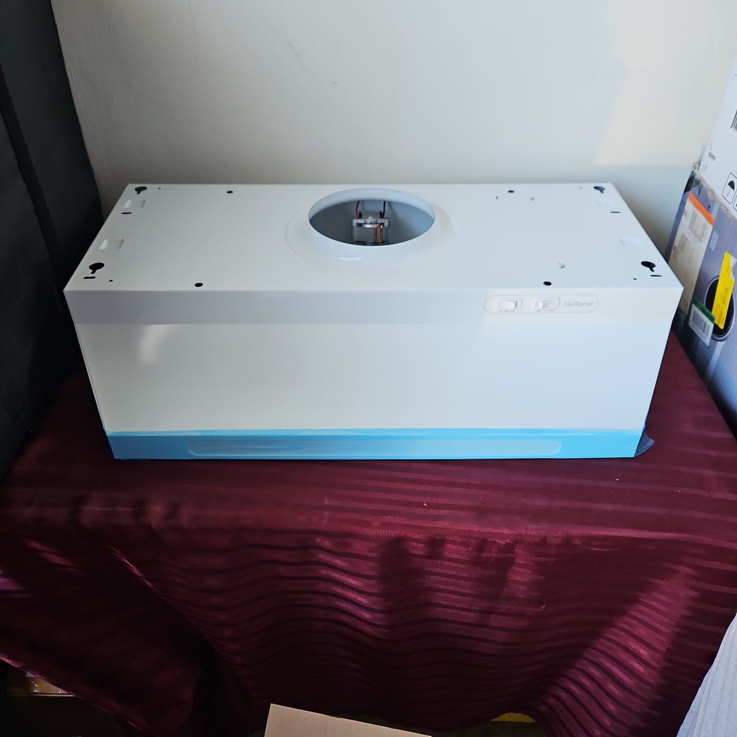 Campana de cocina de 30" con extractor y luz para ducto - NuTone (Nuevo, caja abierta)