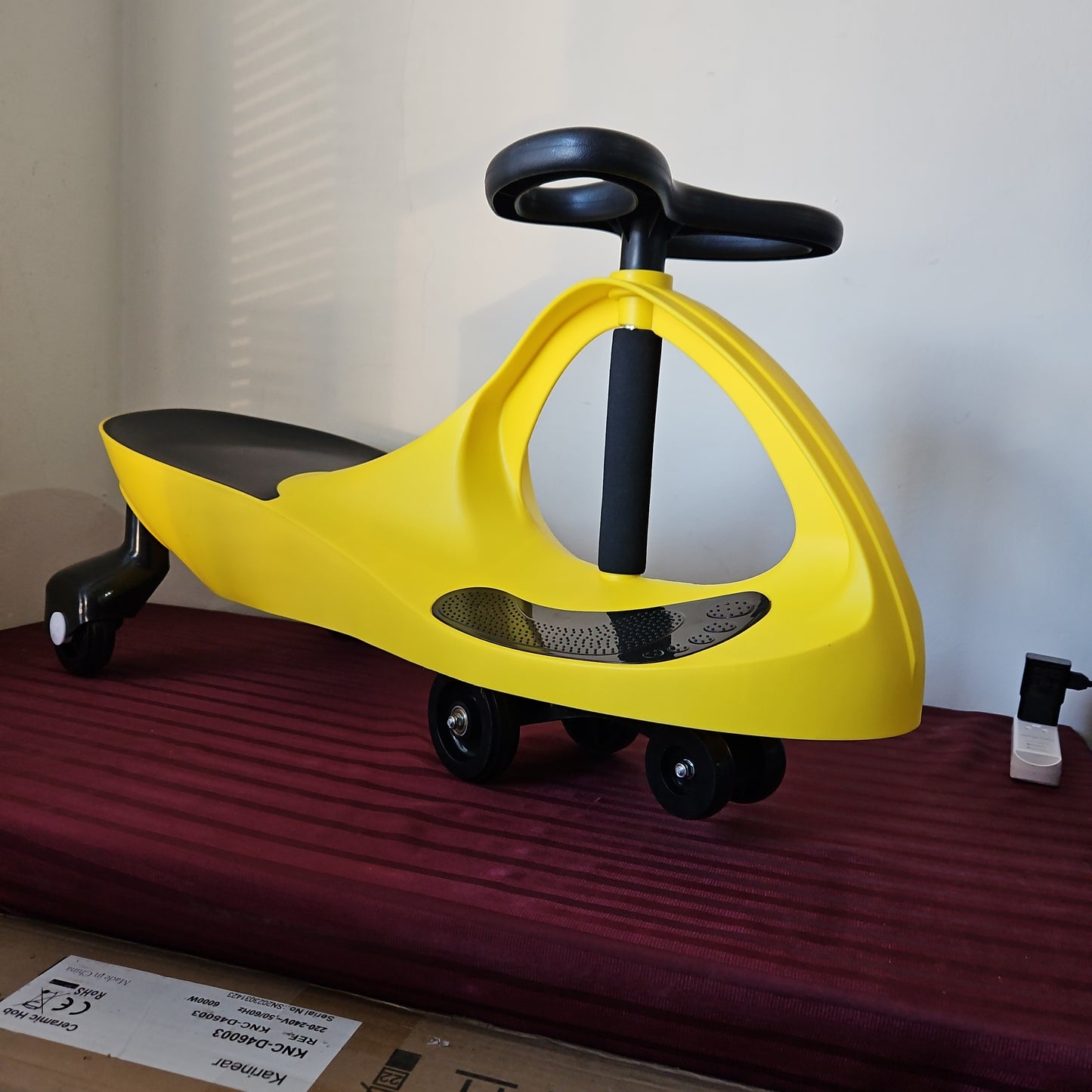 Wiggle Car Ride On Toy amarillo con negro - Lil' Rider Ride (Nuevo)