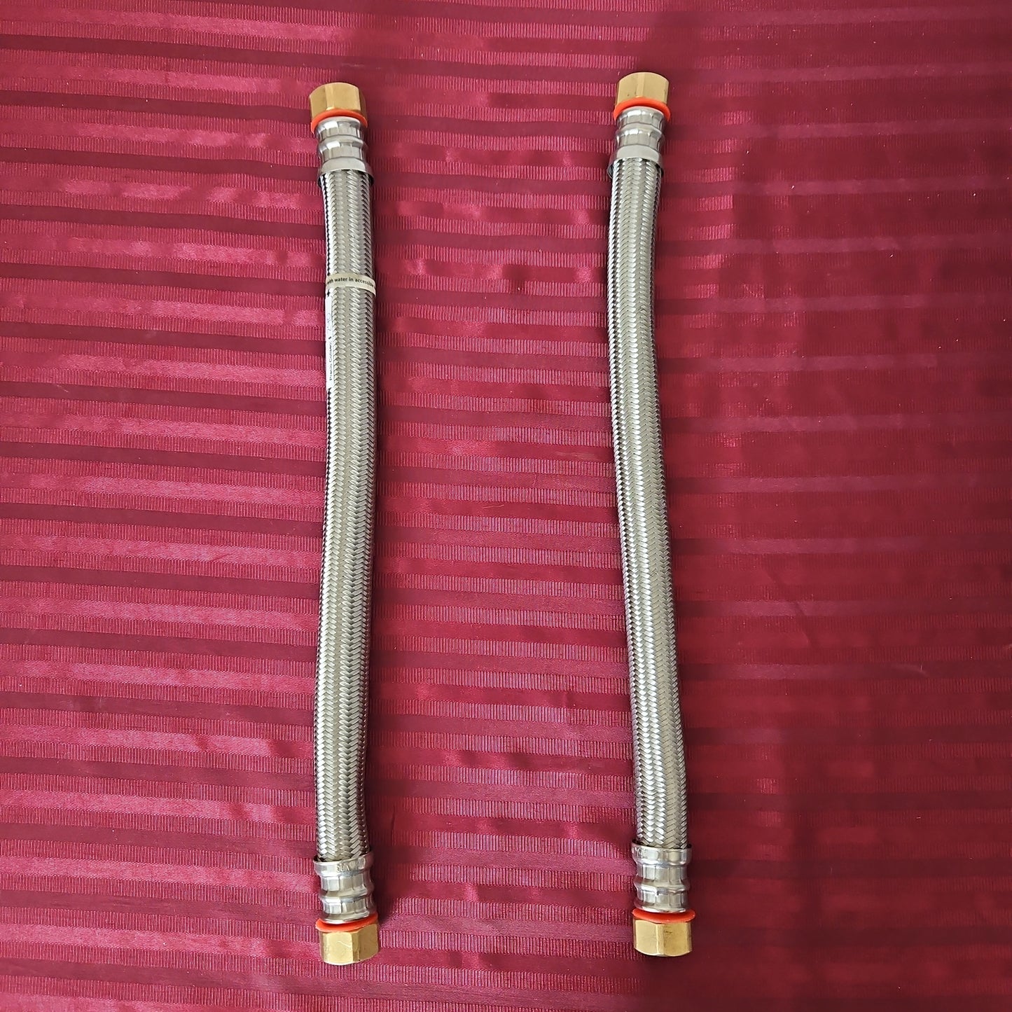 Par de mangueras de 18" de acero inoxidable con conectores de 3/4" para calentador de agua - Everbilt (Nuevo)