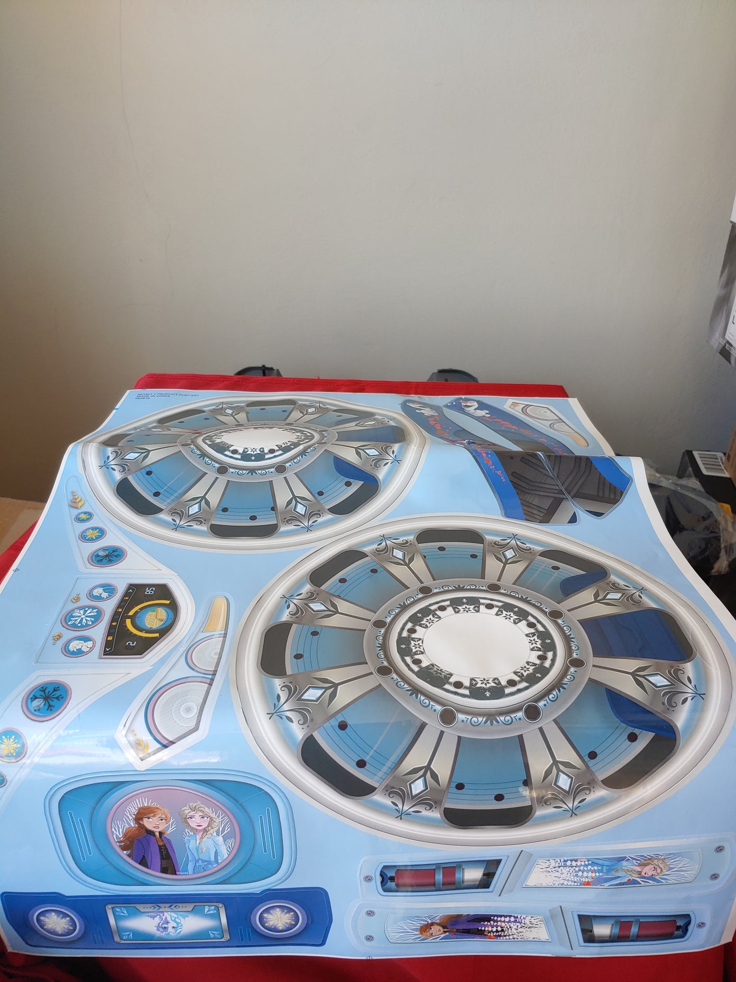 Triciclo de 15" para niña con luz en rueda - Fly Wheels Frozen II (Nuevo, caja abierta)