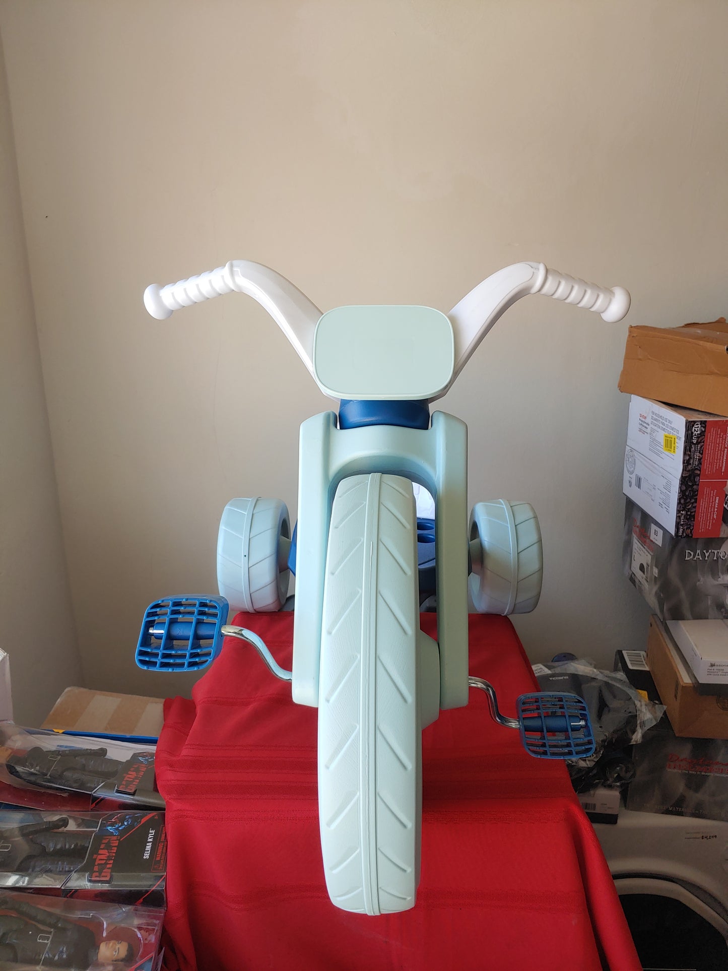 Triciclo de 15" para niña con luz en rueda - Fly Wheels Frozen II (Nuevo, caja abierta)
