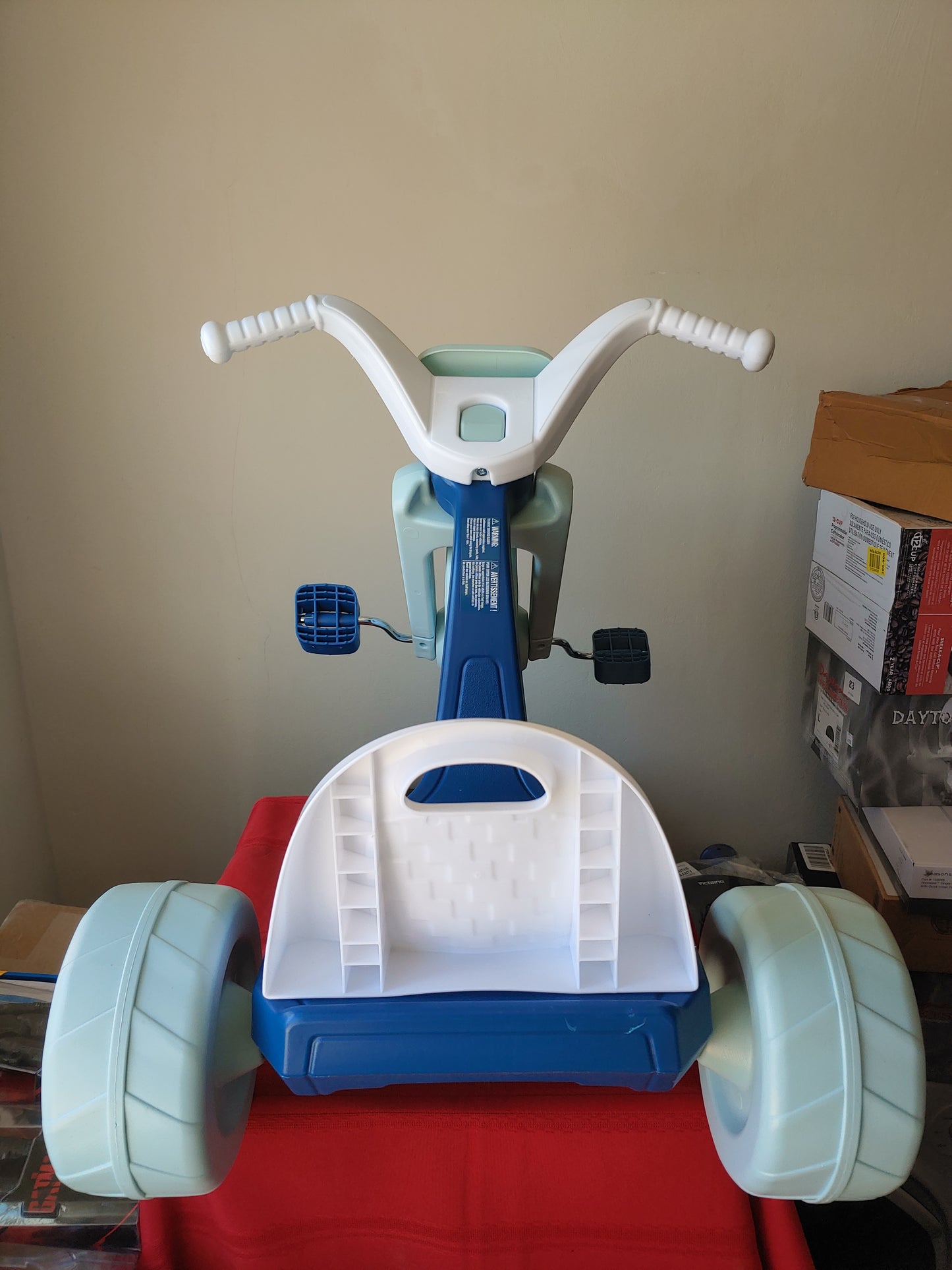 Triciclo de 15" para niña con luz en rueda - Fly Wheels Frozen II (Nuevo, caja abierta)