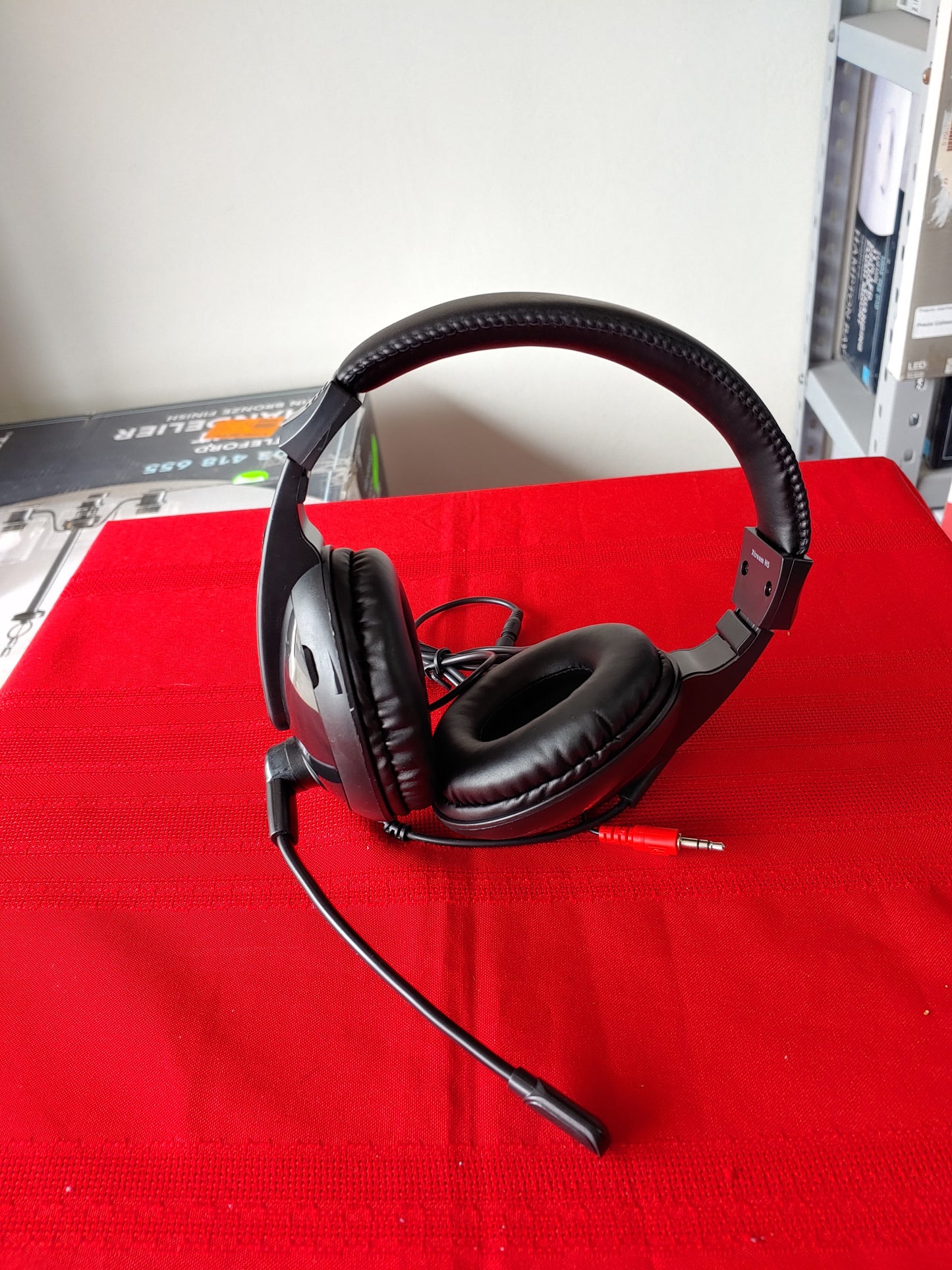 Audífonos multimedia con micrófono Xtream H5 - Adesso (Nuevo, caja abierta)