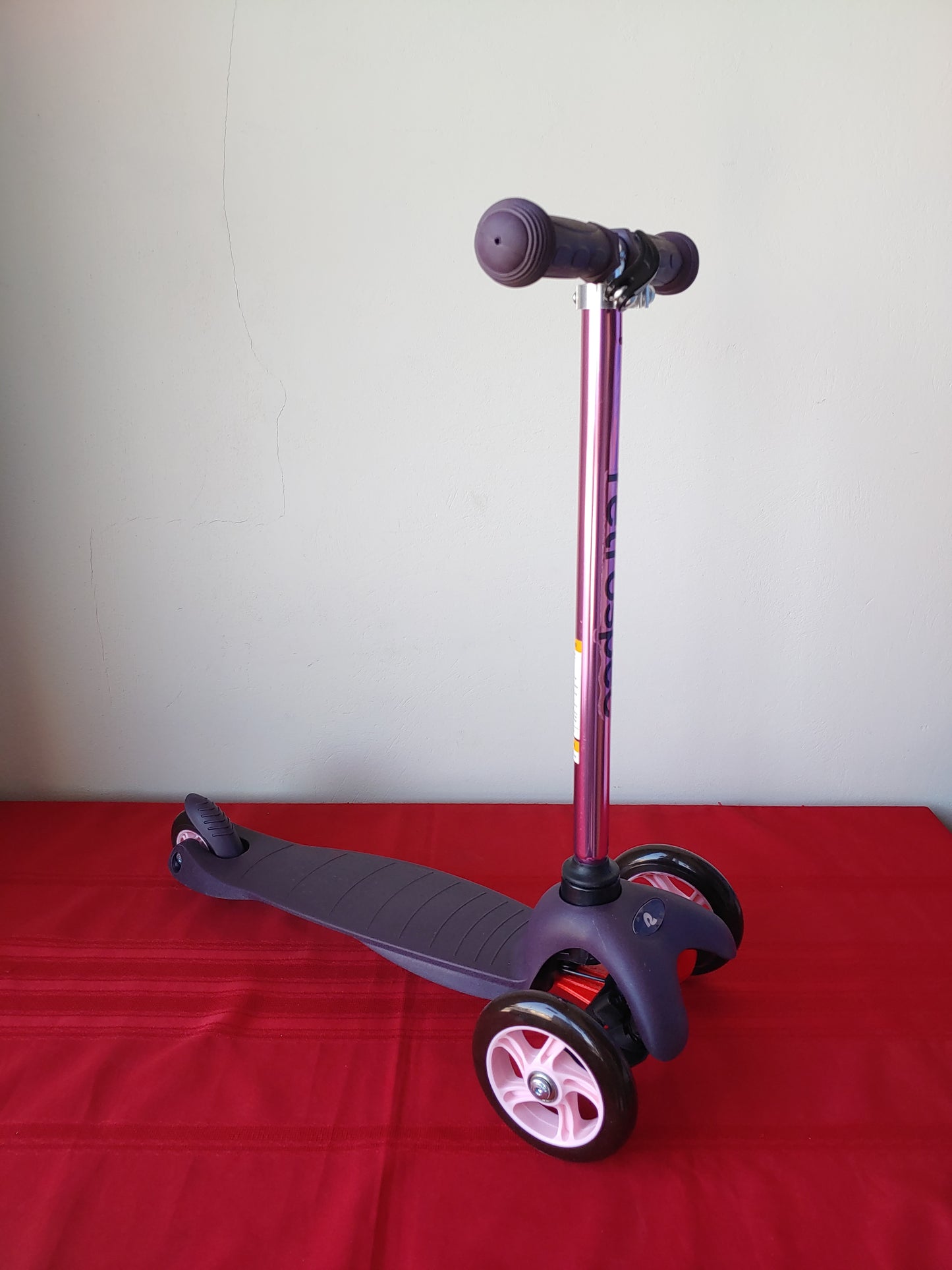 Scooter de 3 ruedas para niños color morado/rosa - Retrospec Chipmunk (Nuevo, caja abierta)