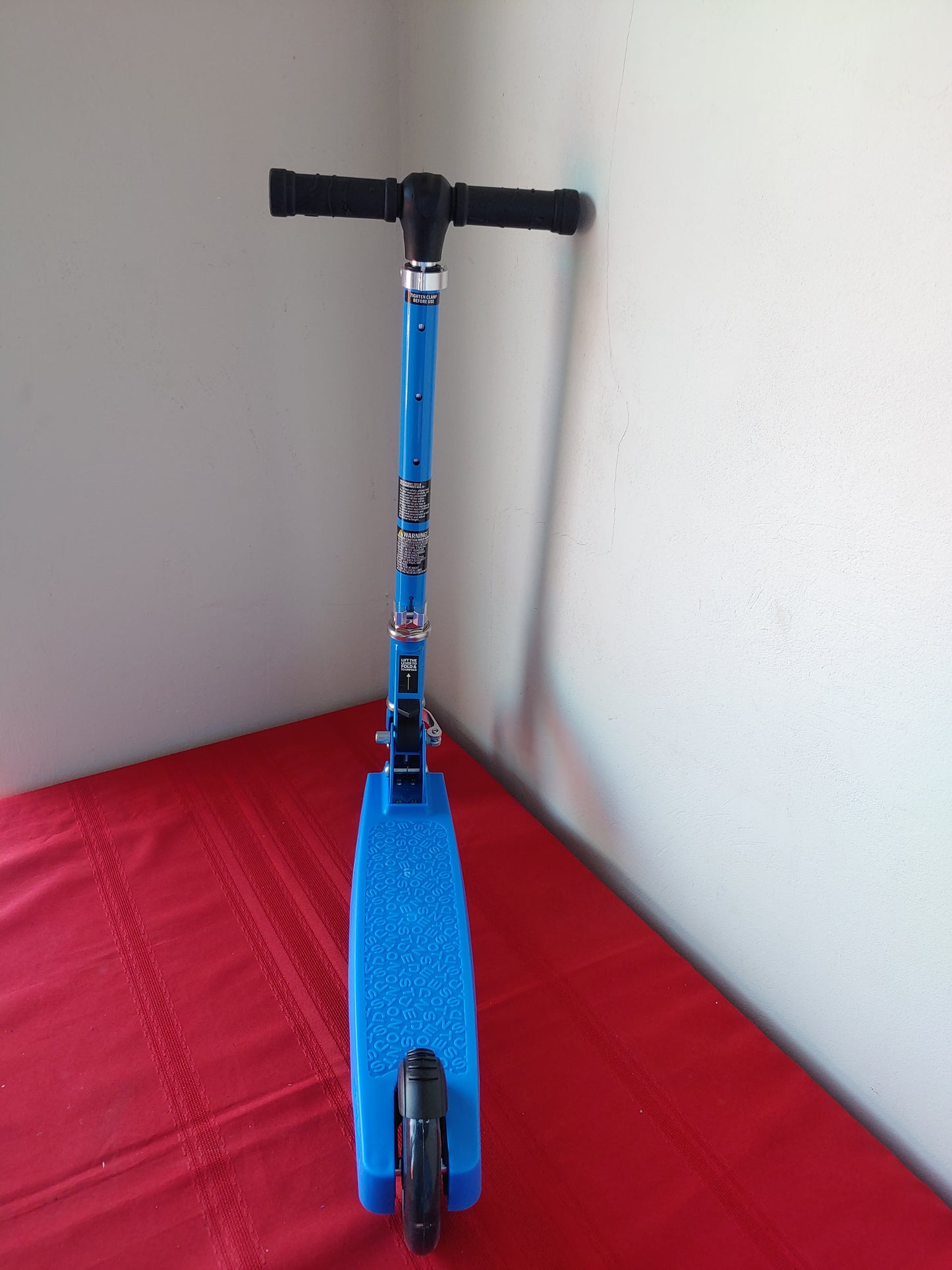 Scooter plegable de 4" color azul con luces LED de colores para niños - Jetson Jupiter (Nuevo, caja abierta)