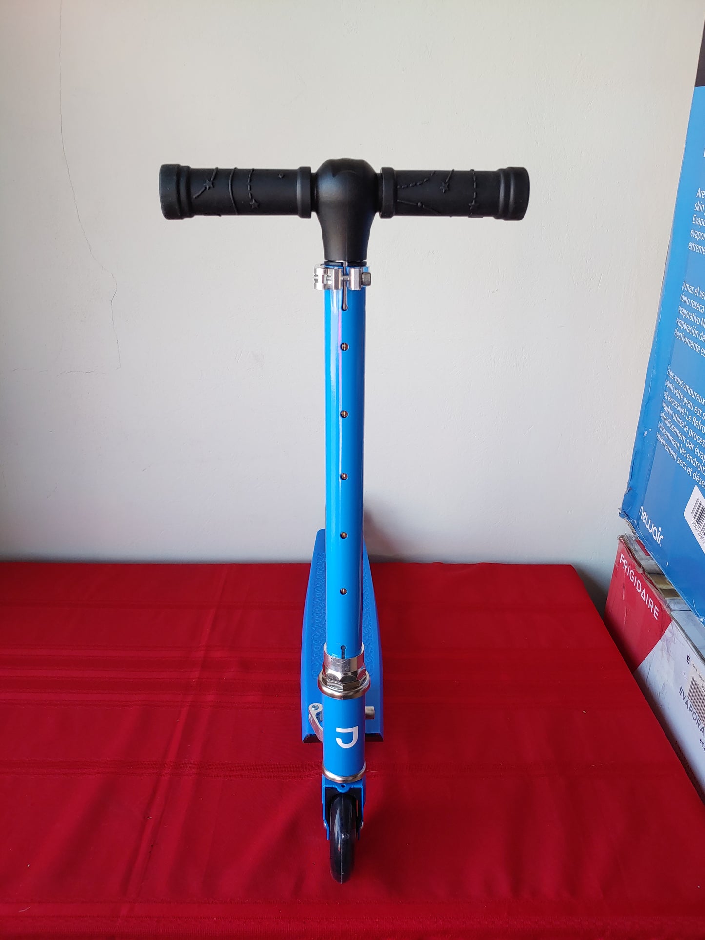 Scooter plegable de 4" color azul con luces LED de colores para niños - Jetson Jupiter (Nuevo, caja abierta)