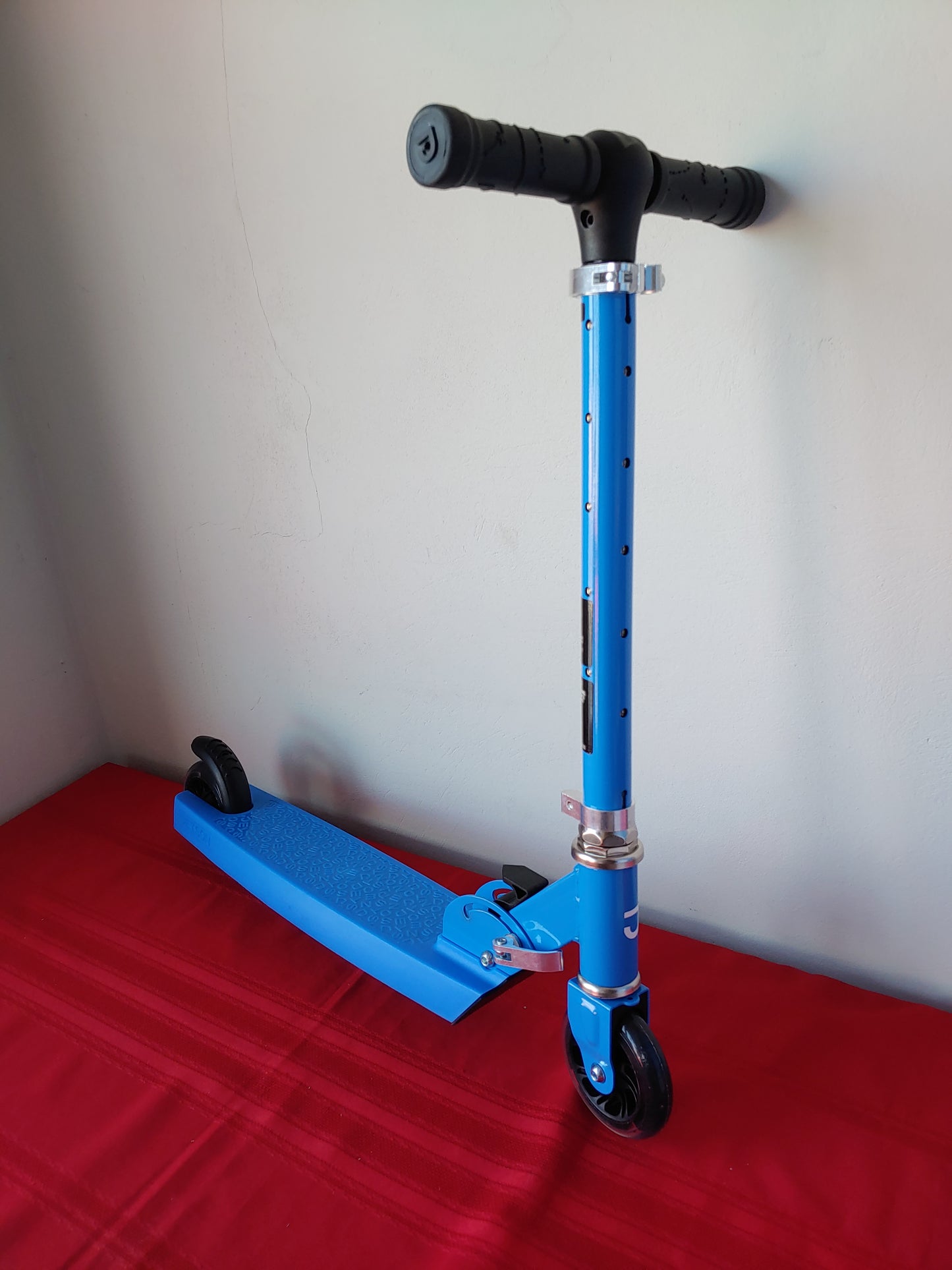 Scooter plegable de 4" color azul con luces LED de colores para niños - Jetson Jupiter (Nuevo, caja abierta)