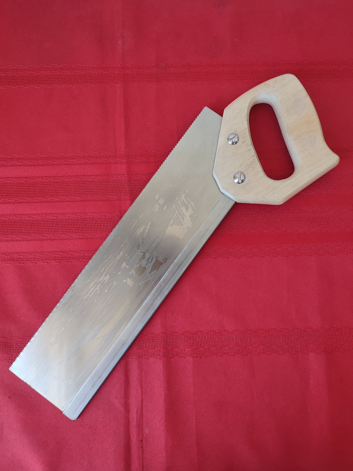 Serrucho de costilla de 14" con mango de madera - Husky (Nuevo, sin empaque)
