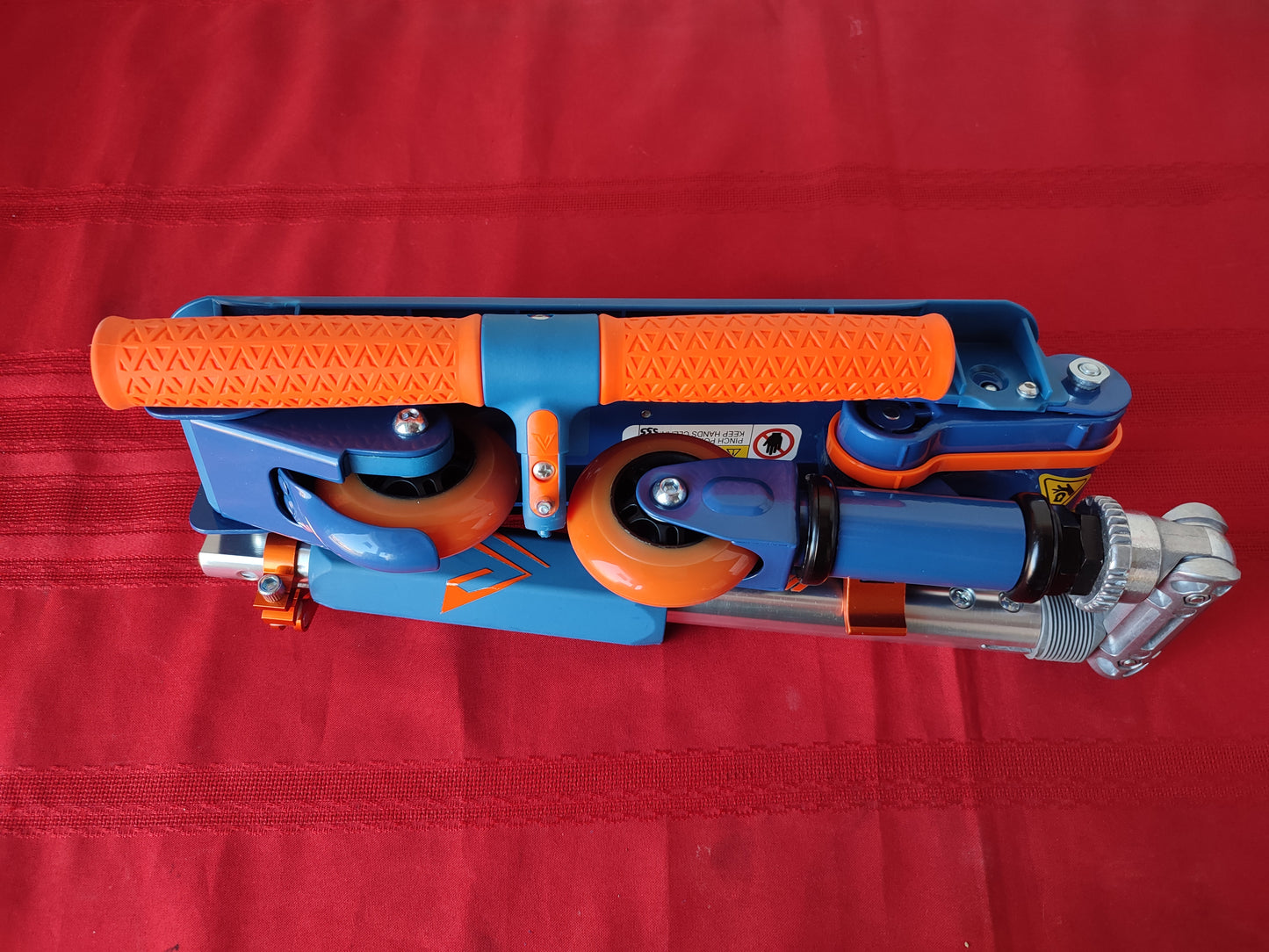 Scooter totalmente plegable de 2 ruedas color azul y naranja - Valor (Nuevo, sin caja)