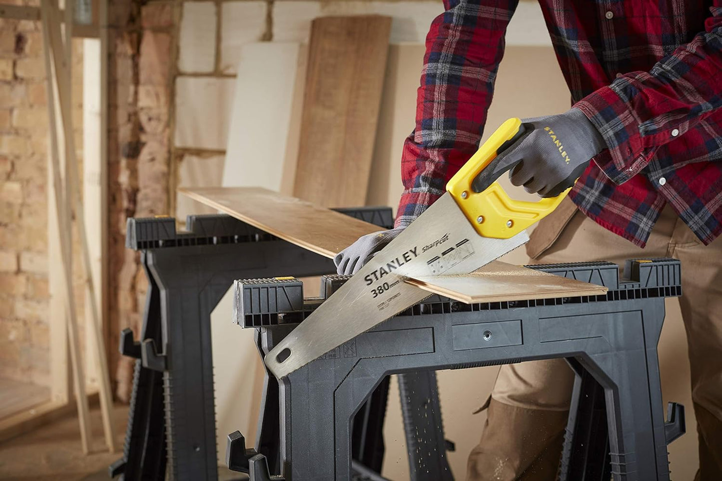 Serrucho de 15" para madera con mango de plástico - Stanley (Seminuevo)