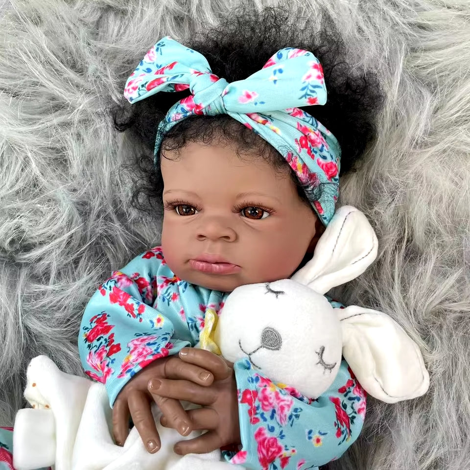 Bebé Reborn niña afroamericana ojos abiertos cuerpo de tela con cabello (Nuevo)