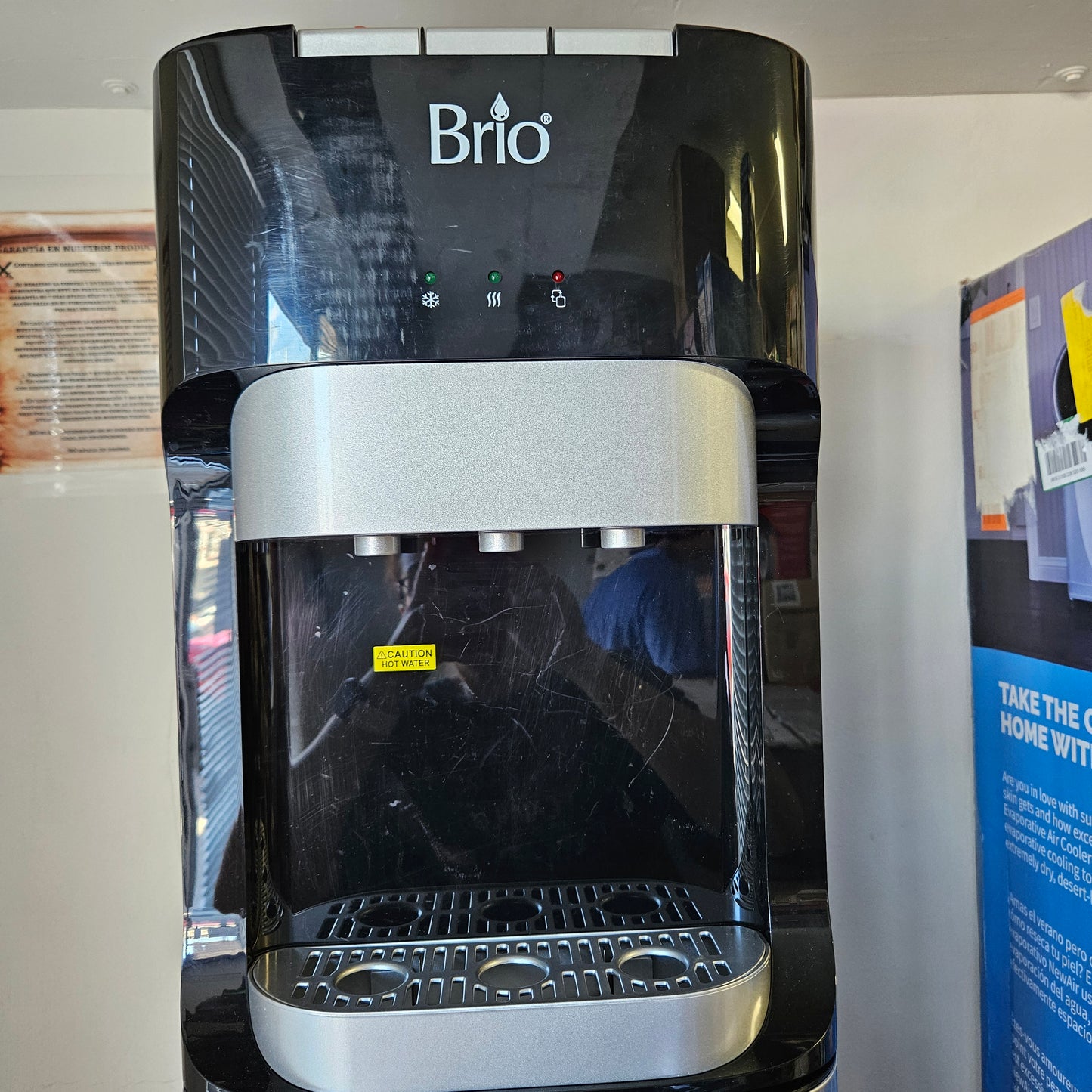 Enfriador/Dispensador de agua de carga inferior de acero inoxidable - Brío (Nuevo, sin caja)
