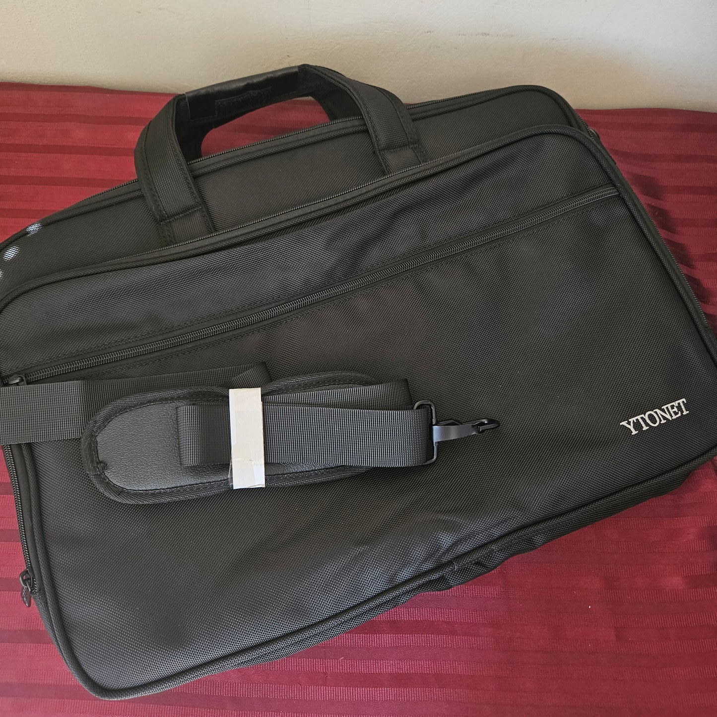 Maletín negro con correa para laptop de hasta 18" - Ytonet (Nuevo)