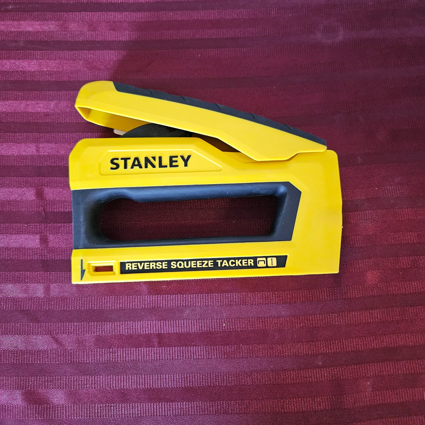 Engrapadora de acción invertida - Stanley (Nuevo, sin empaque)