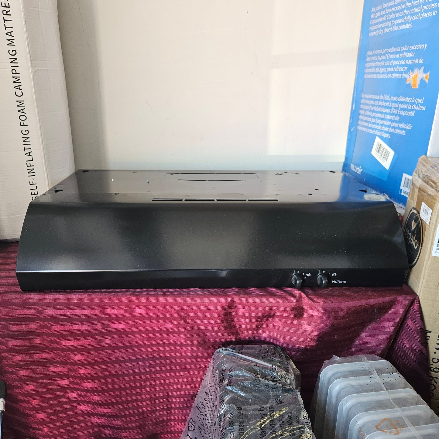 Campana de cocina de 30" convertible con extractor y luz - NuTone AR1 Series (Nuevo, caja abierta)