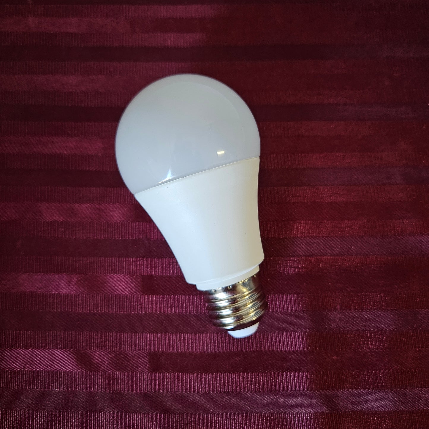 Foco inteligente 9 W WiFi, multicolor - Wixann (Nuevo, sin caja)