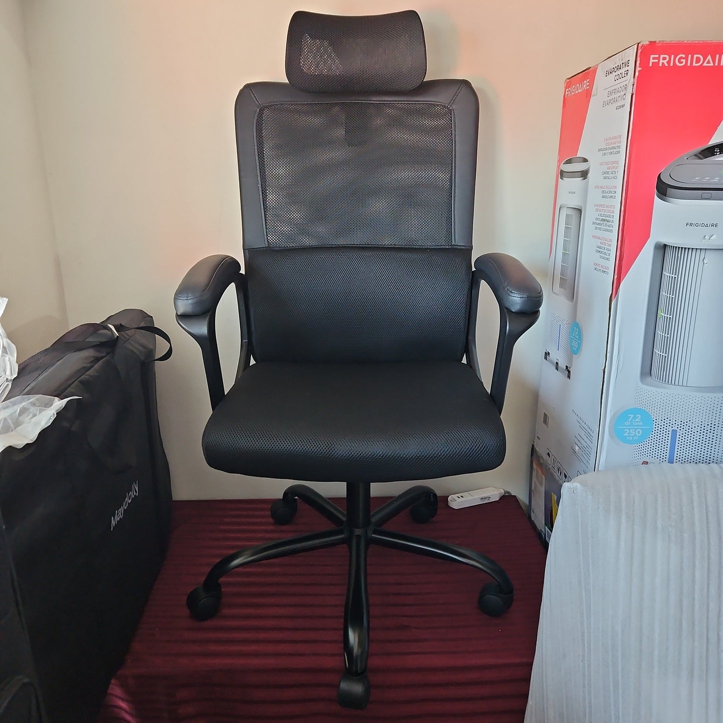 Silla para oficina ergonómica con cabezal color negro (Nuevo)