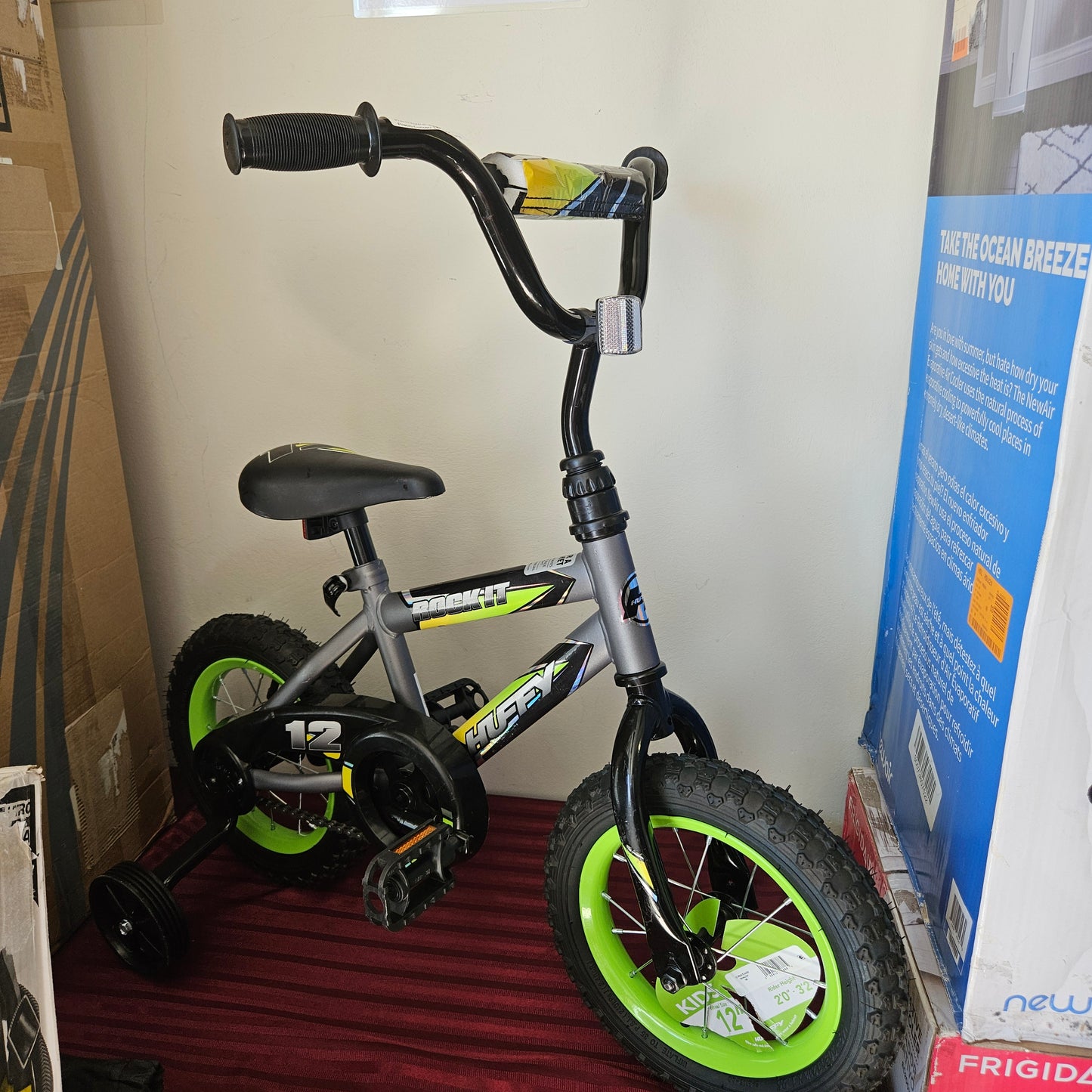 Bicicleta para niños 12" color gris con verde - Huffy Rock it (Nuevo, sin caja)