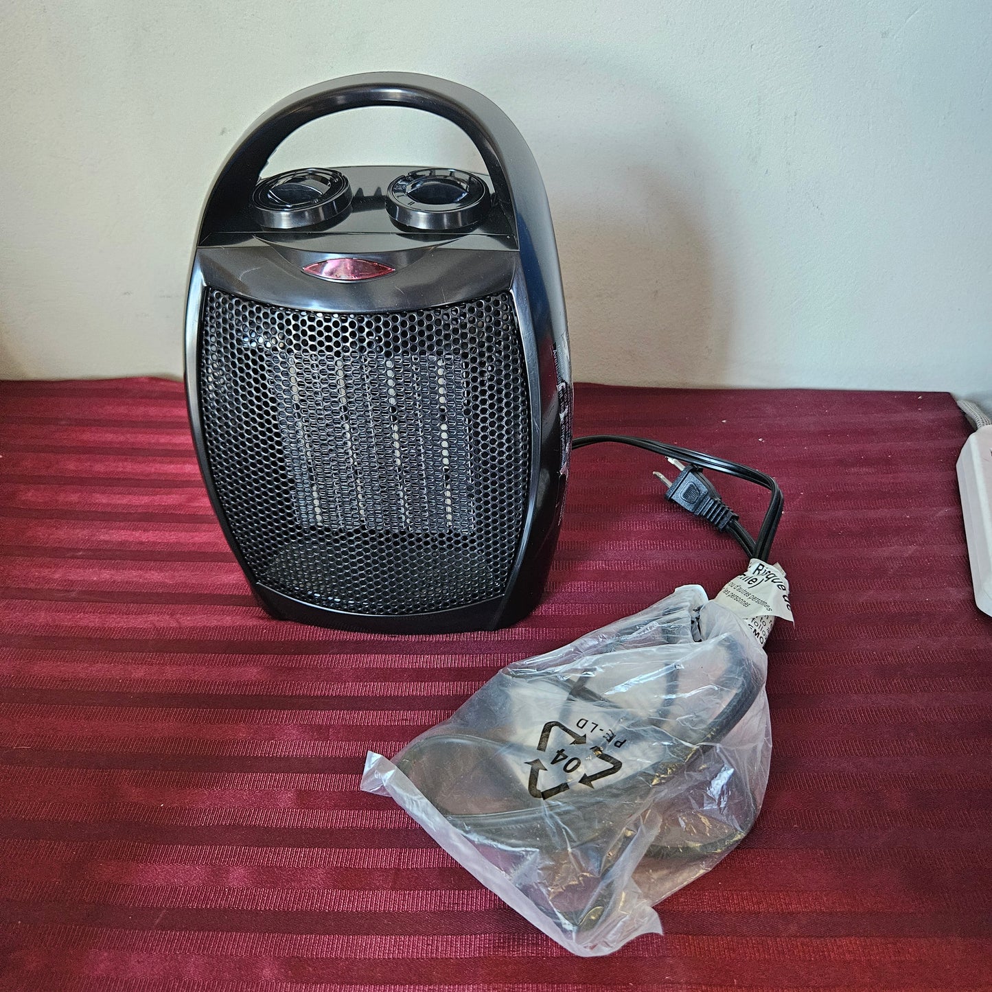 Calefactor de cerámica eléctrico portátil PTC - Kismile (Nuevo, caja abierta)