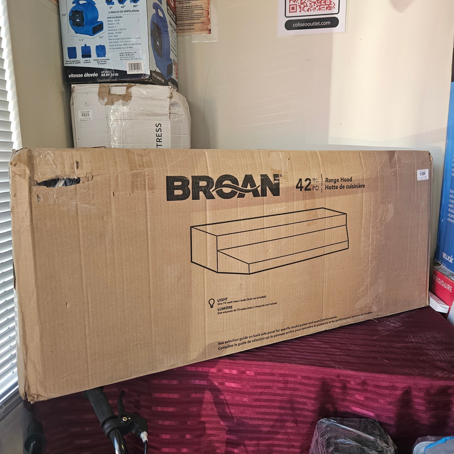 Campana de cocina de 42" convertible con extractor y luz de acero inoxidable - Broan (Nuevo, pequeño detalle estético)