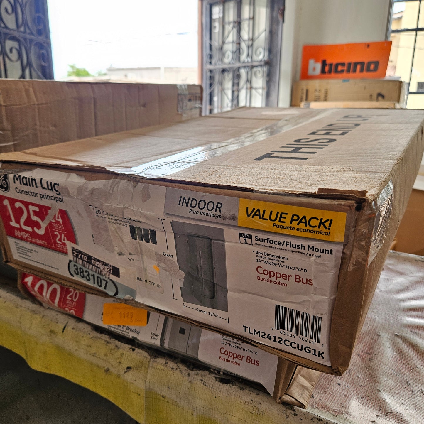 Centro de carga 24 circuitos monofásico 125A, 240/120V - GE (Nuevo, caja abierta)