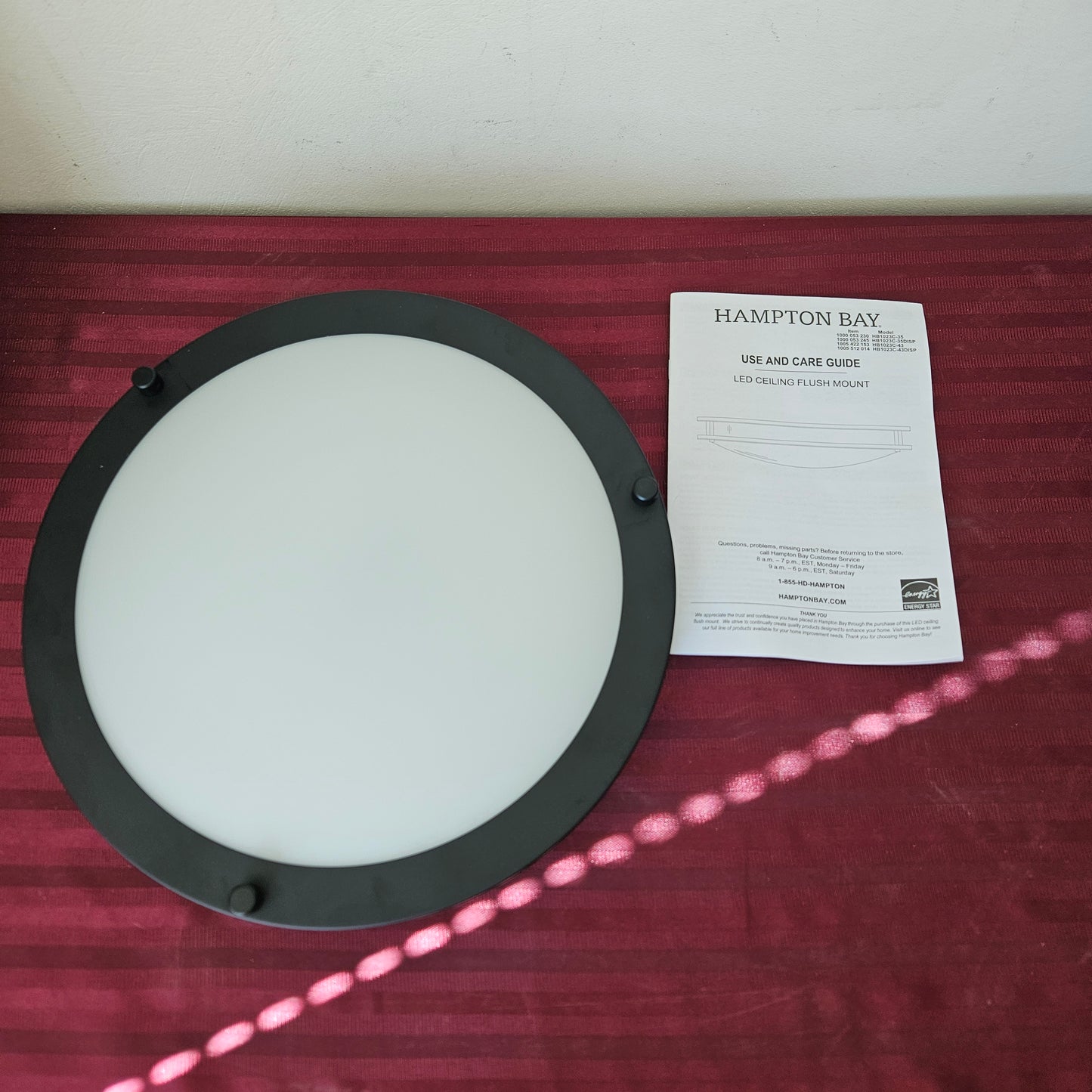 Lámpara de techo LED - Hampton Bay Flaxmere (Nuevo, detalle estético)