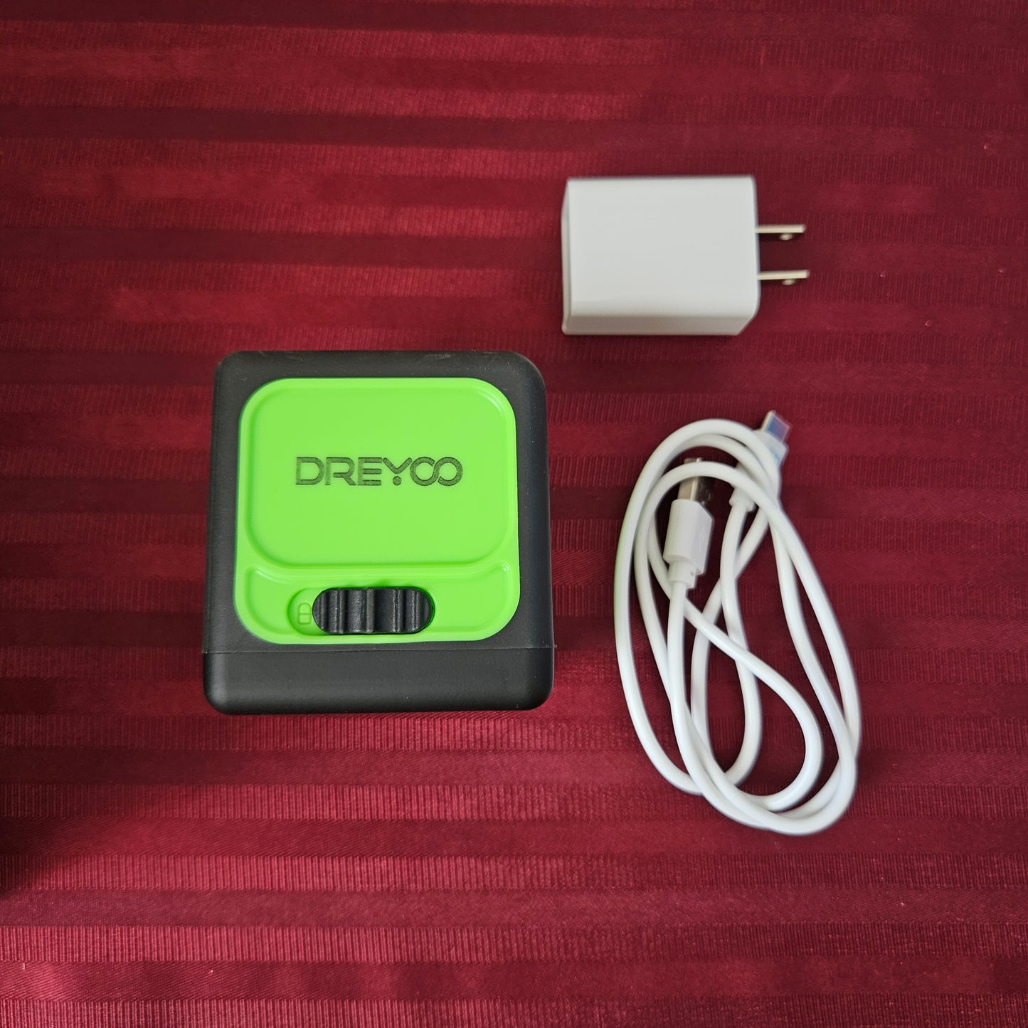 Nivel láser de línea verde cruzada 15 metros recargable - Dreyoo (Nuevo, caja abierta)
