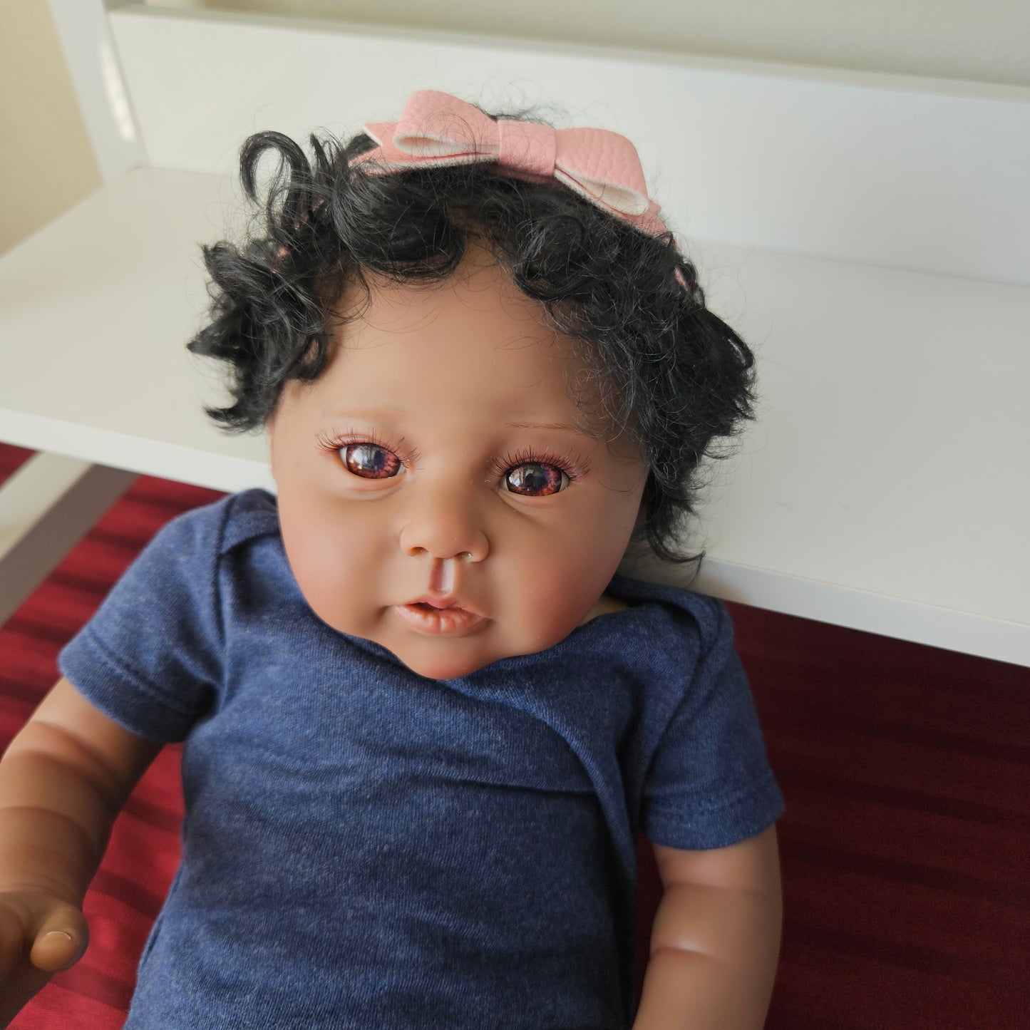 Bebé Reborn niña afroamericana ojos abiertos cuerpo de tela con cabello (Nuevo)