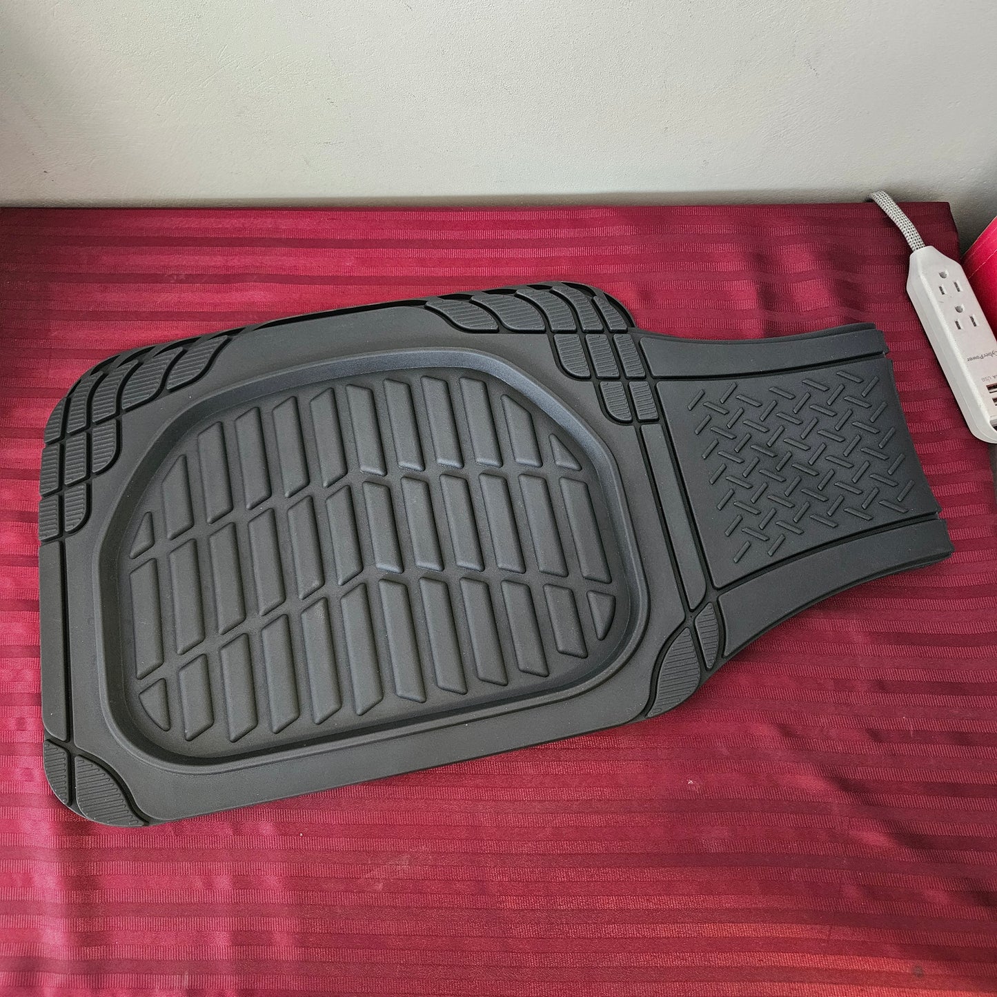 Tapetes de hule universales para camioneta - Motor Trend (Nuevo, sin empaque)