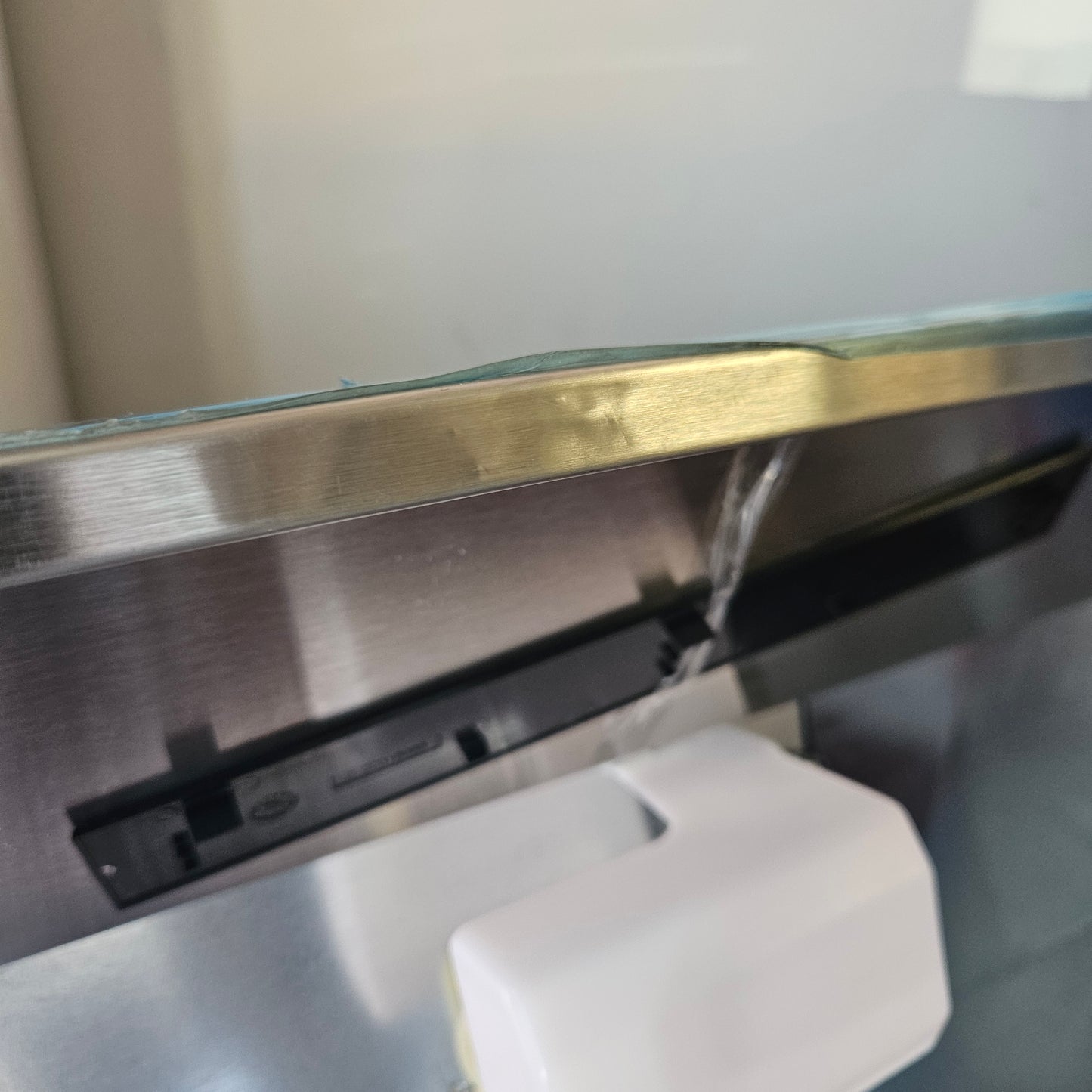 Campana de cocina de 42" convertible con extractor y luz de acero inoxidable - Broan (Nuevo, pequeño detalle estético)