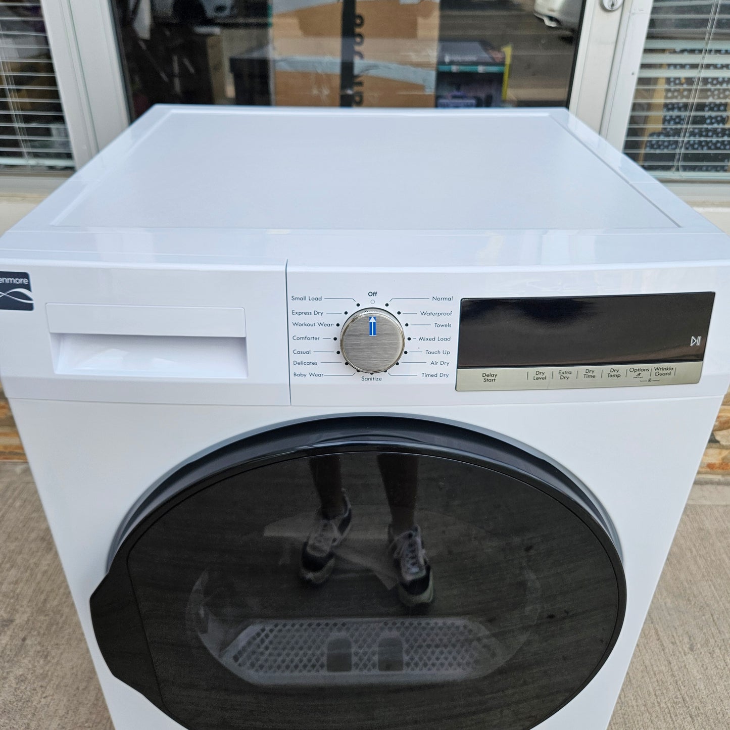 Secadora compacta eléctrica con sensor inteligente 220 V, 4 pies cúbicos - Kenmore (Nuevo, caja abierta)