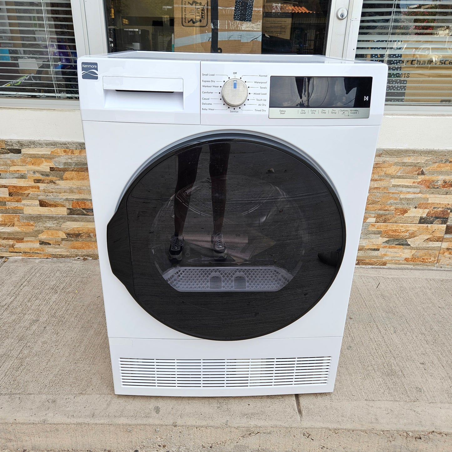 Secadora compacta eléctrica con sensor inteligente 220 V, 4 pies cúbicos - Kenmore (Nuevo, caja abierta)